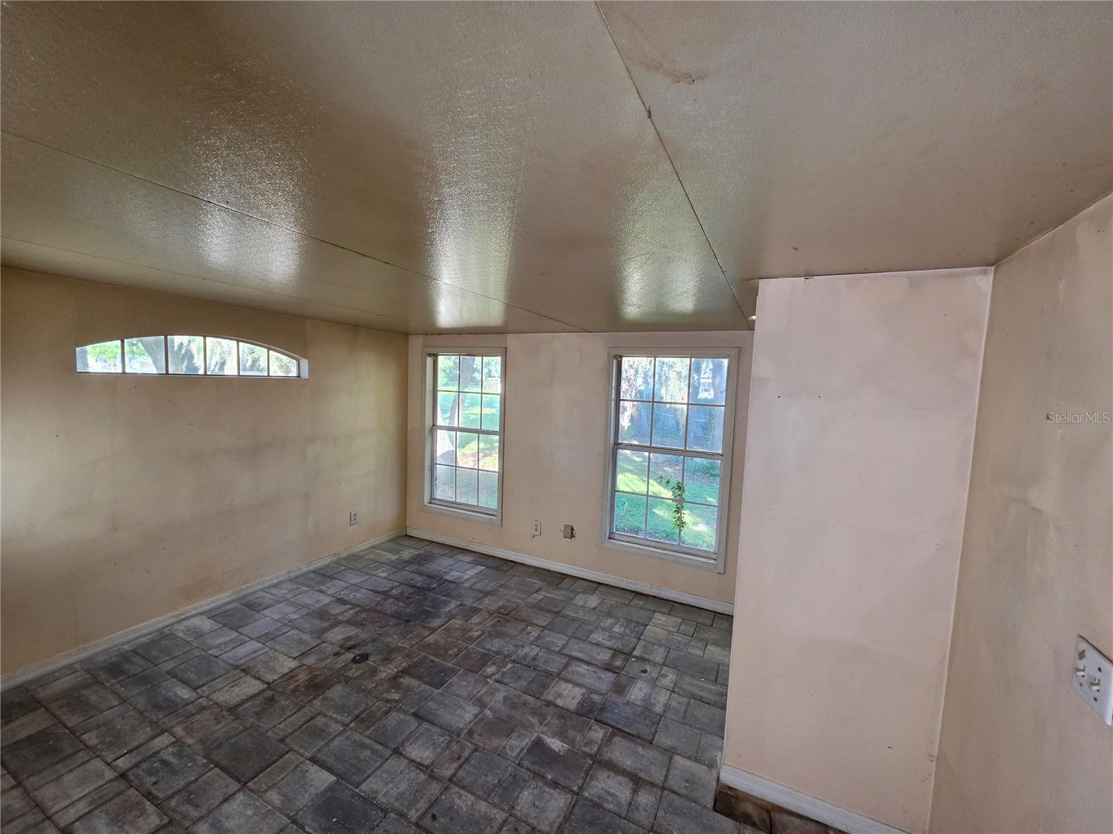3642 KALMAN DR