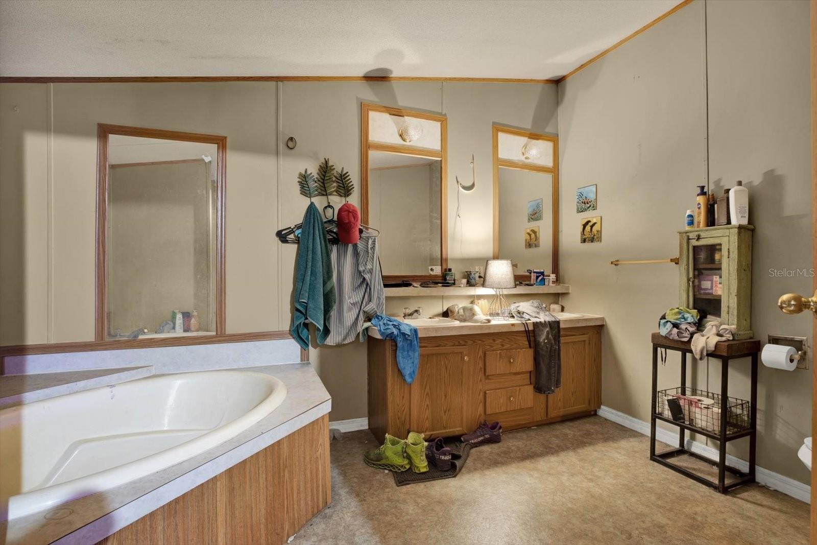 3642 KALMAN DR