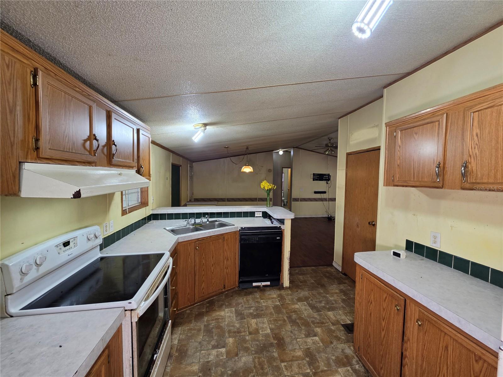 3642 KALMAN DR