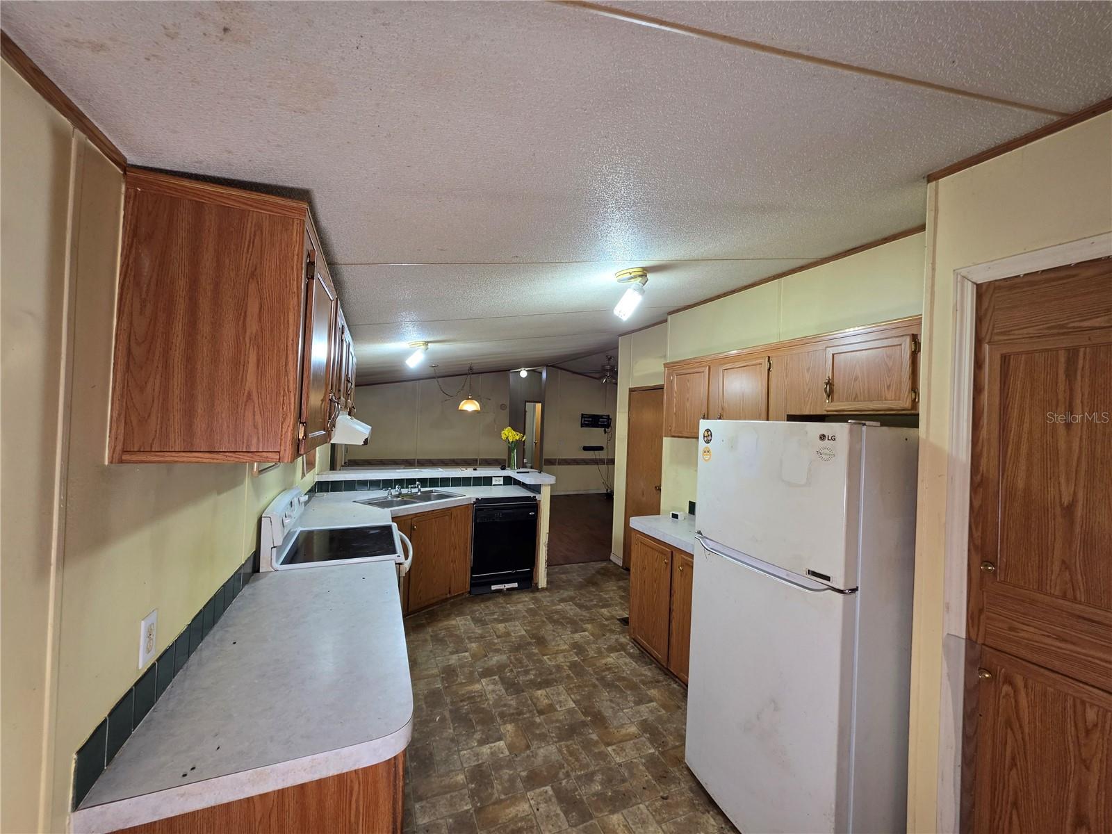 3642 KALMAN DR