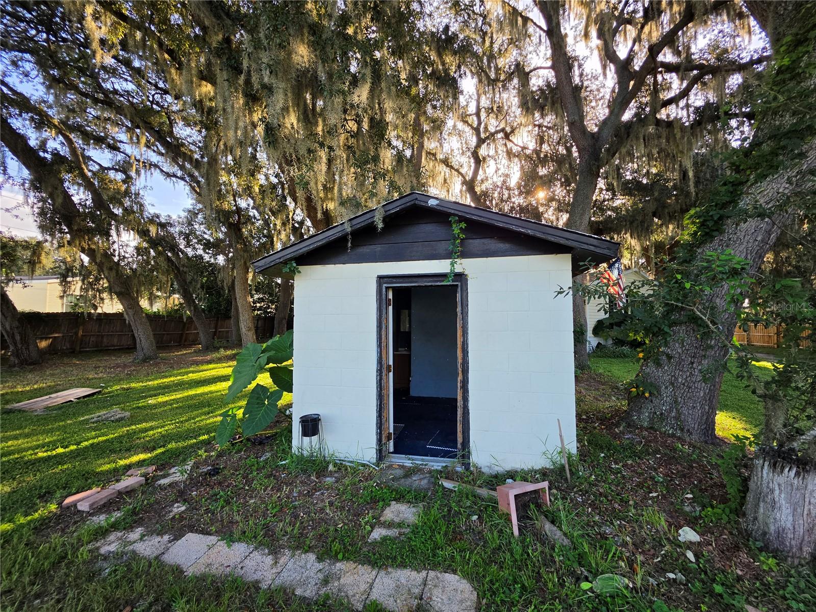 3642 KALMAN DR