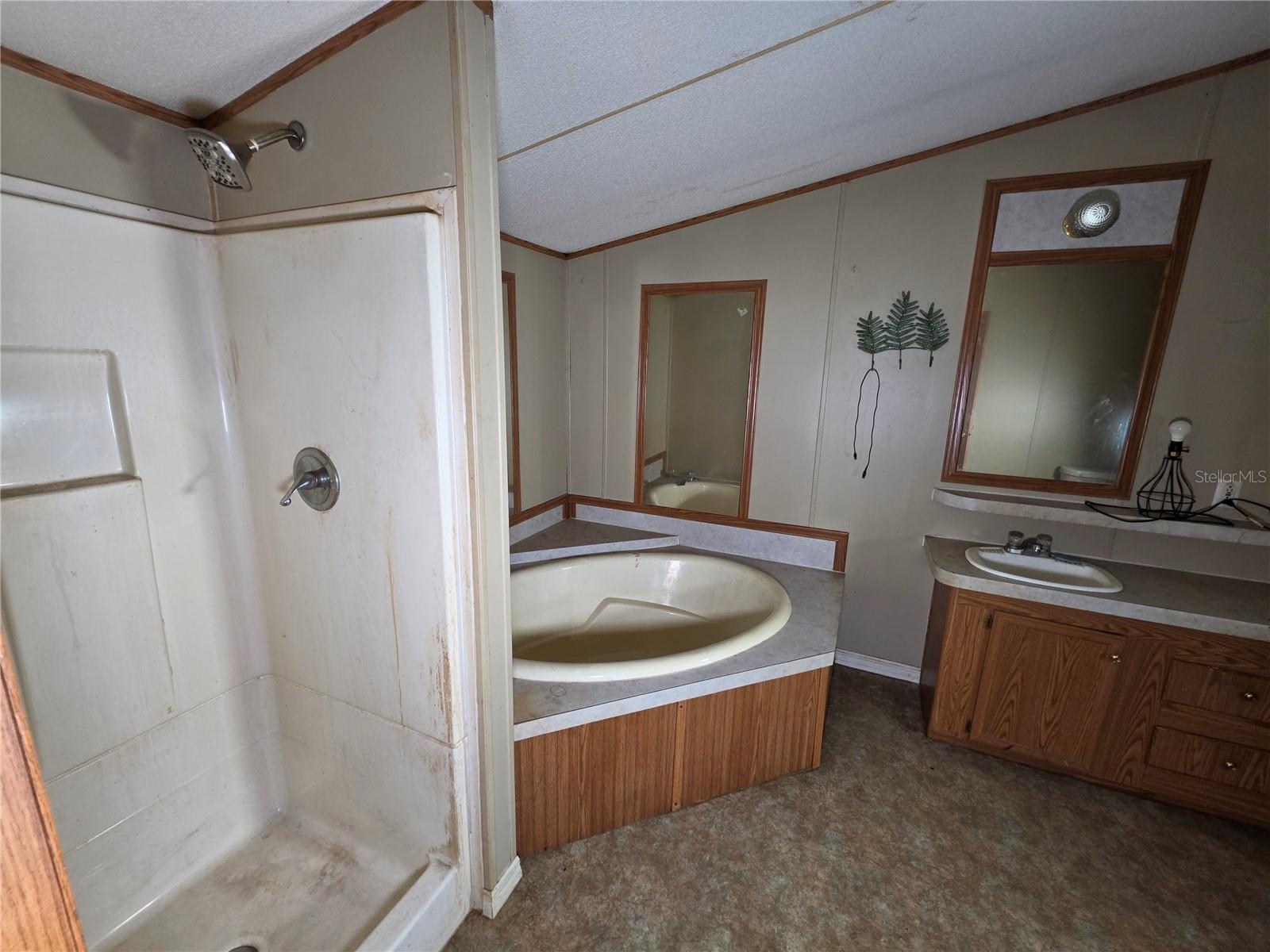 3642 KALMAN DR
