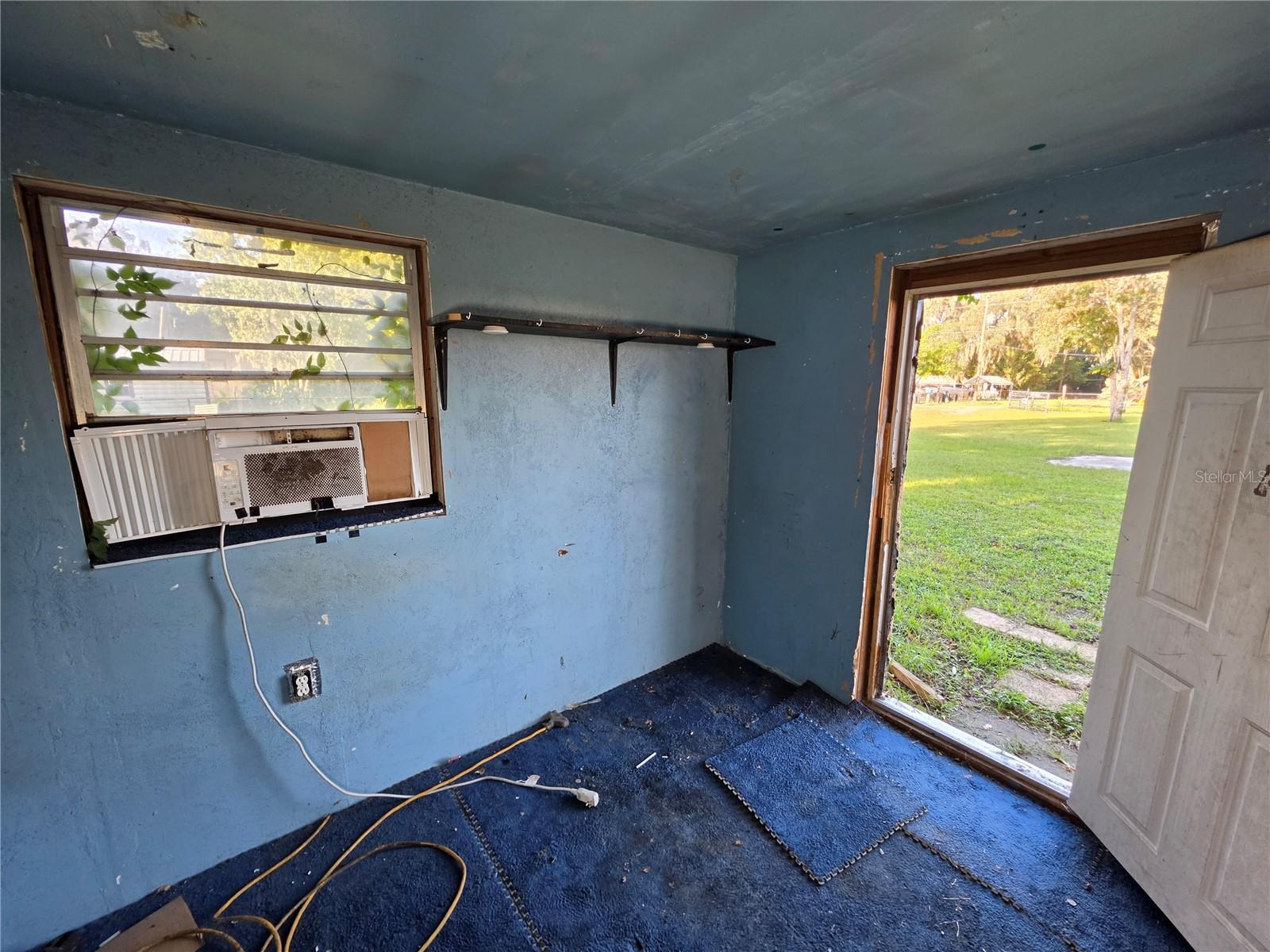 3642 KALMAN DR