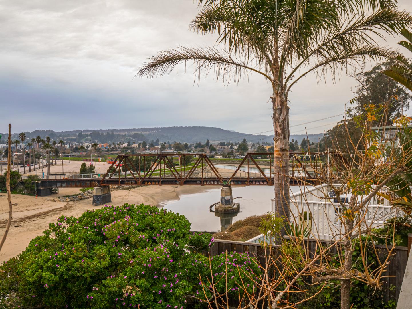 1130 East Cliff Drive