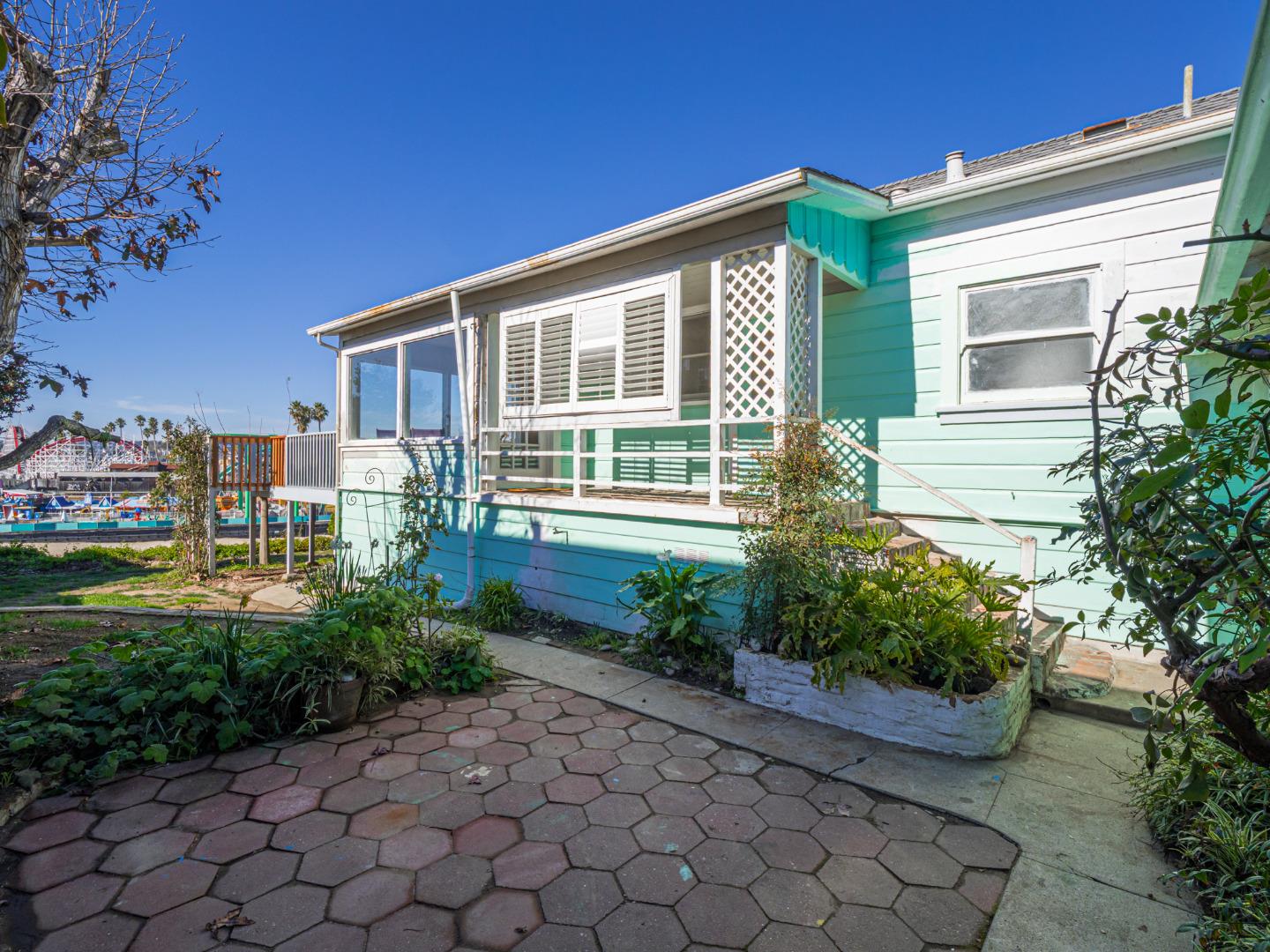 1130 East Cliff Drive