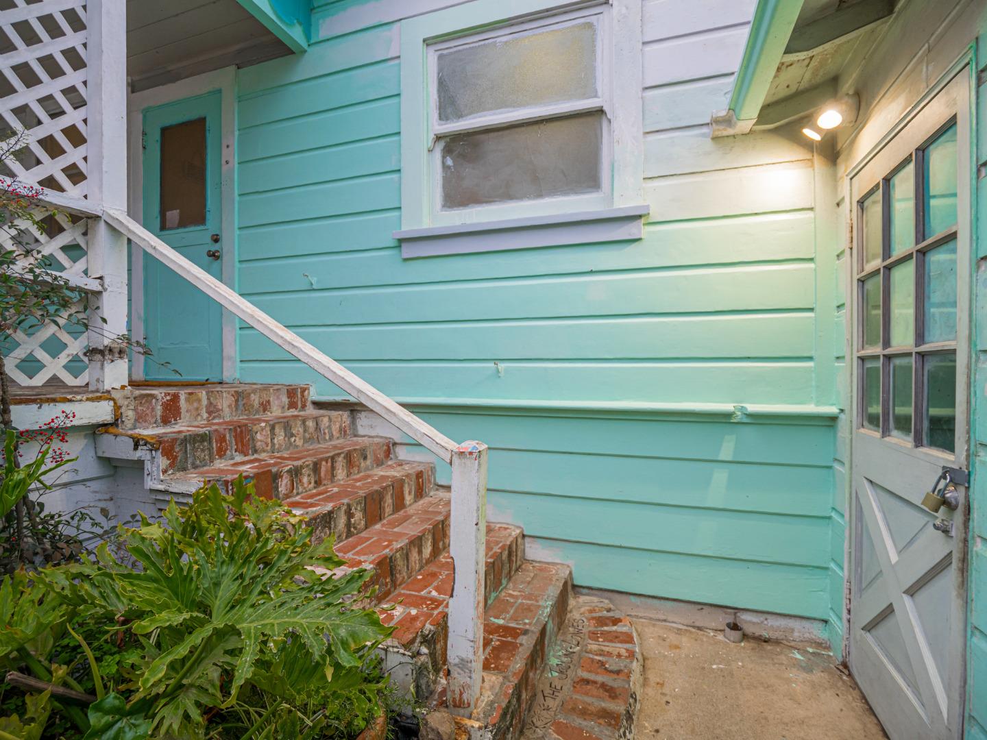 1130 East Cliff Drive