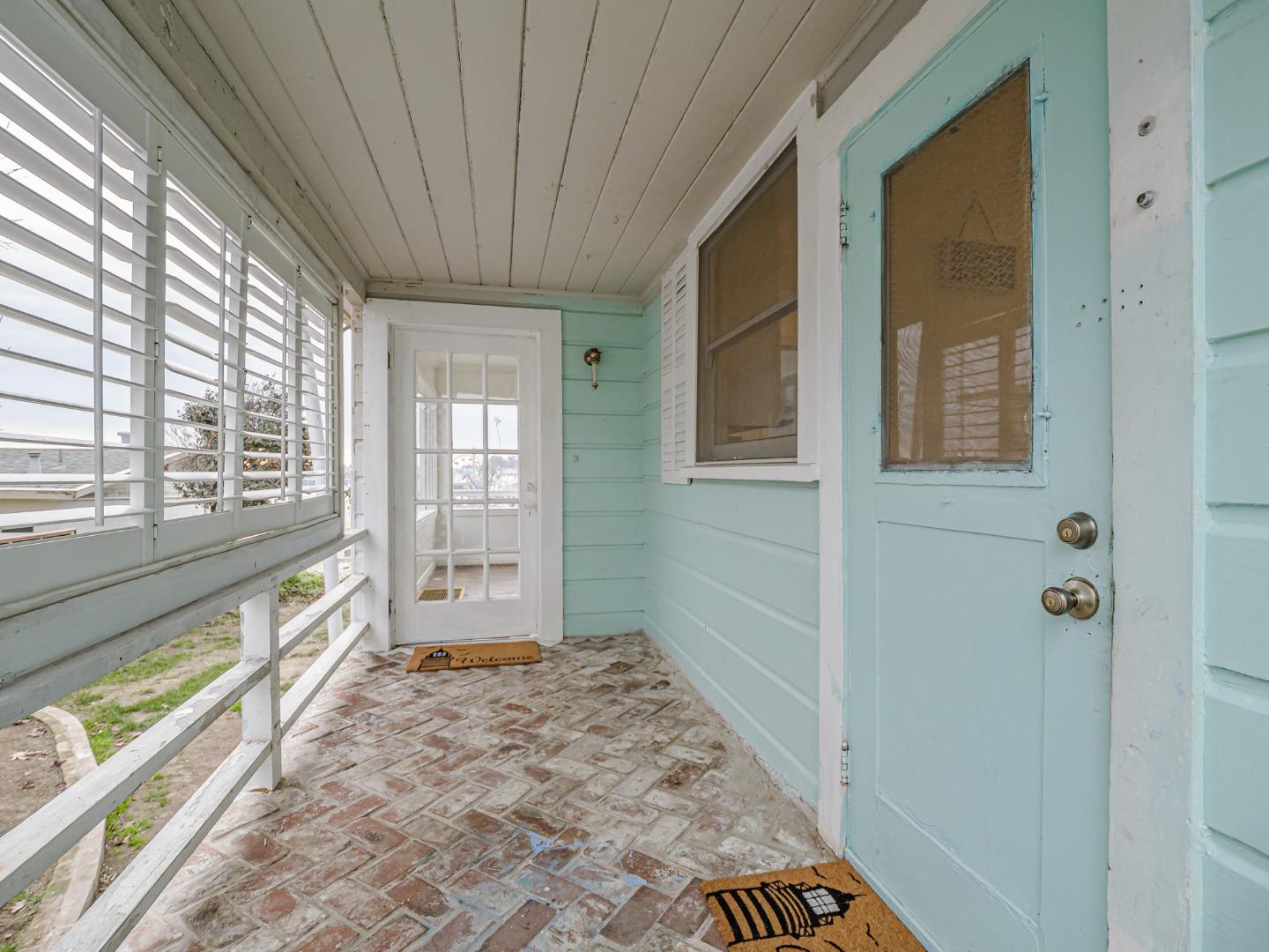 1130 East Cliff Drive