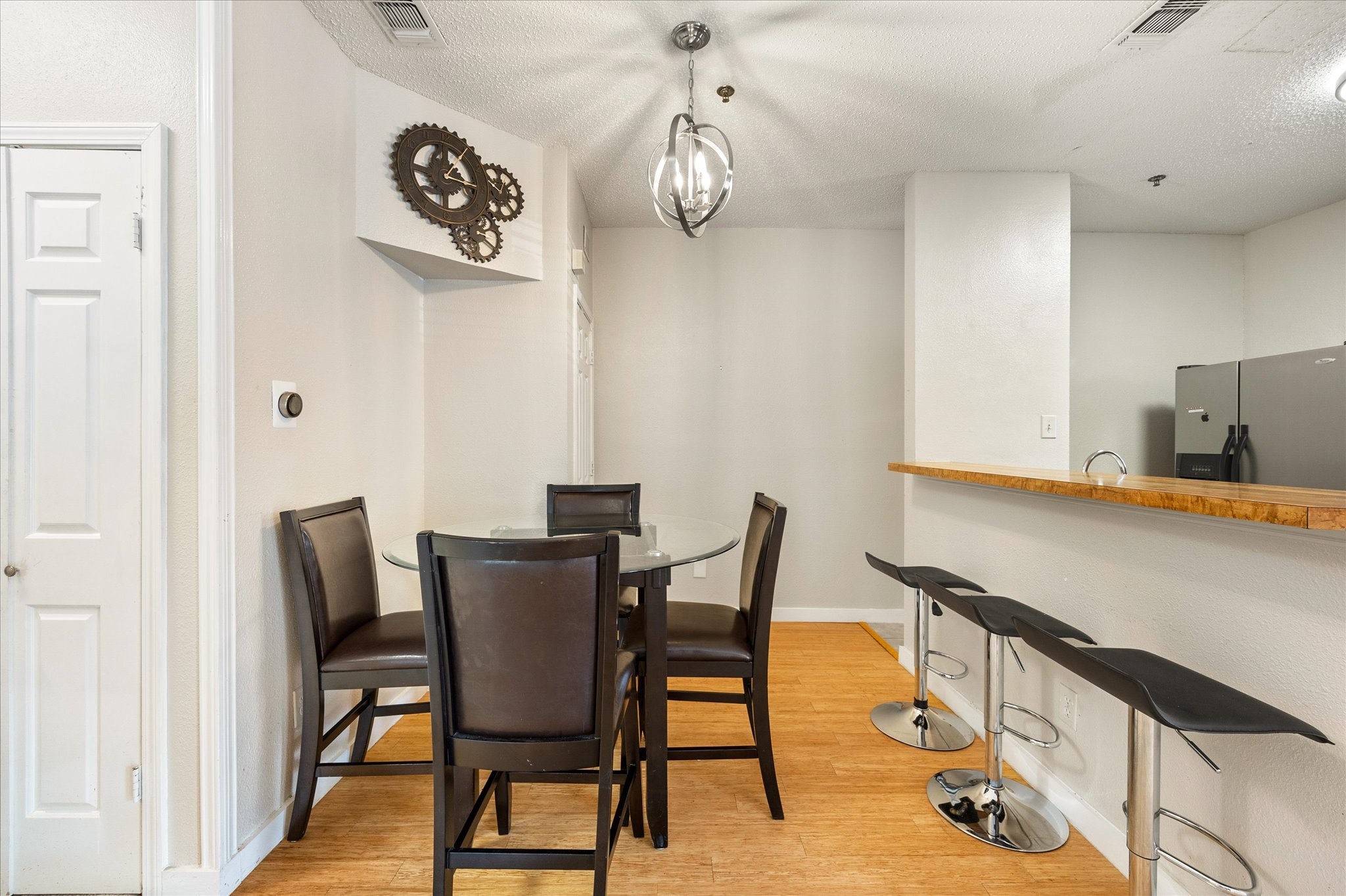 4800 W Lovers Lane 208