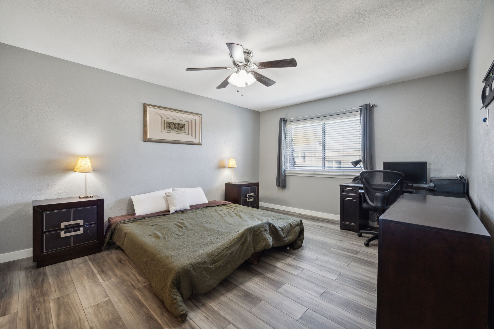 207 E Harwood Road 11