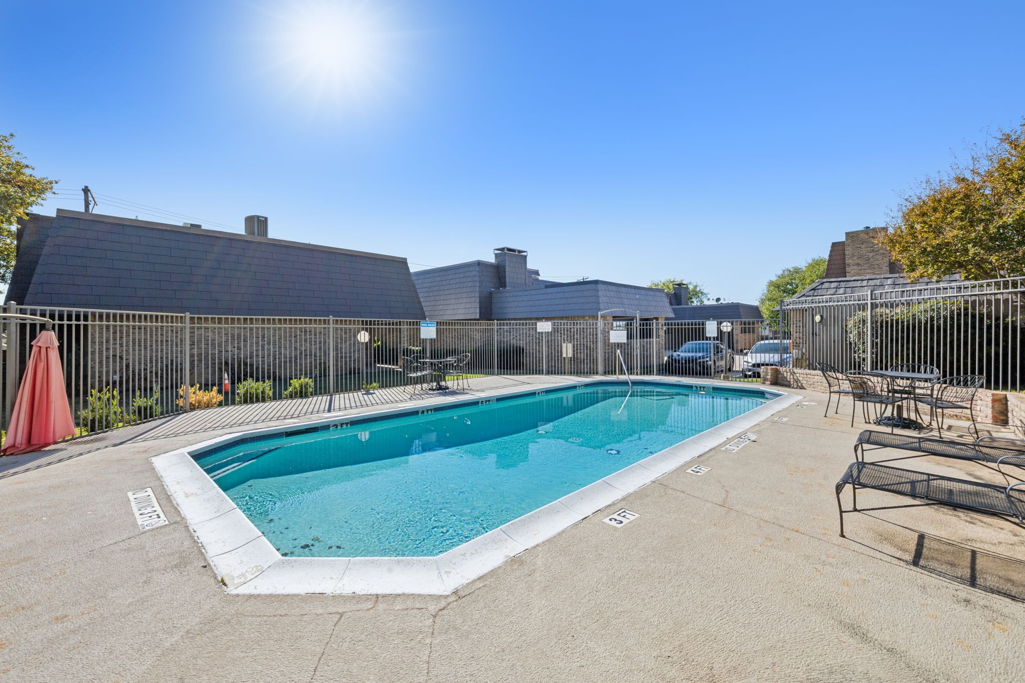 207 E Harwood Road 11