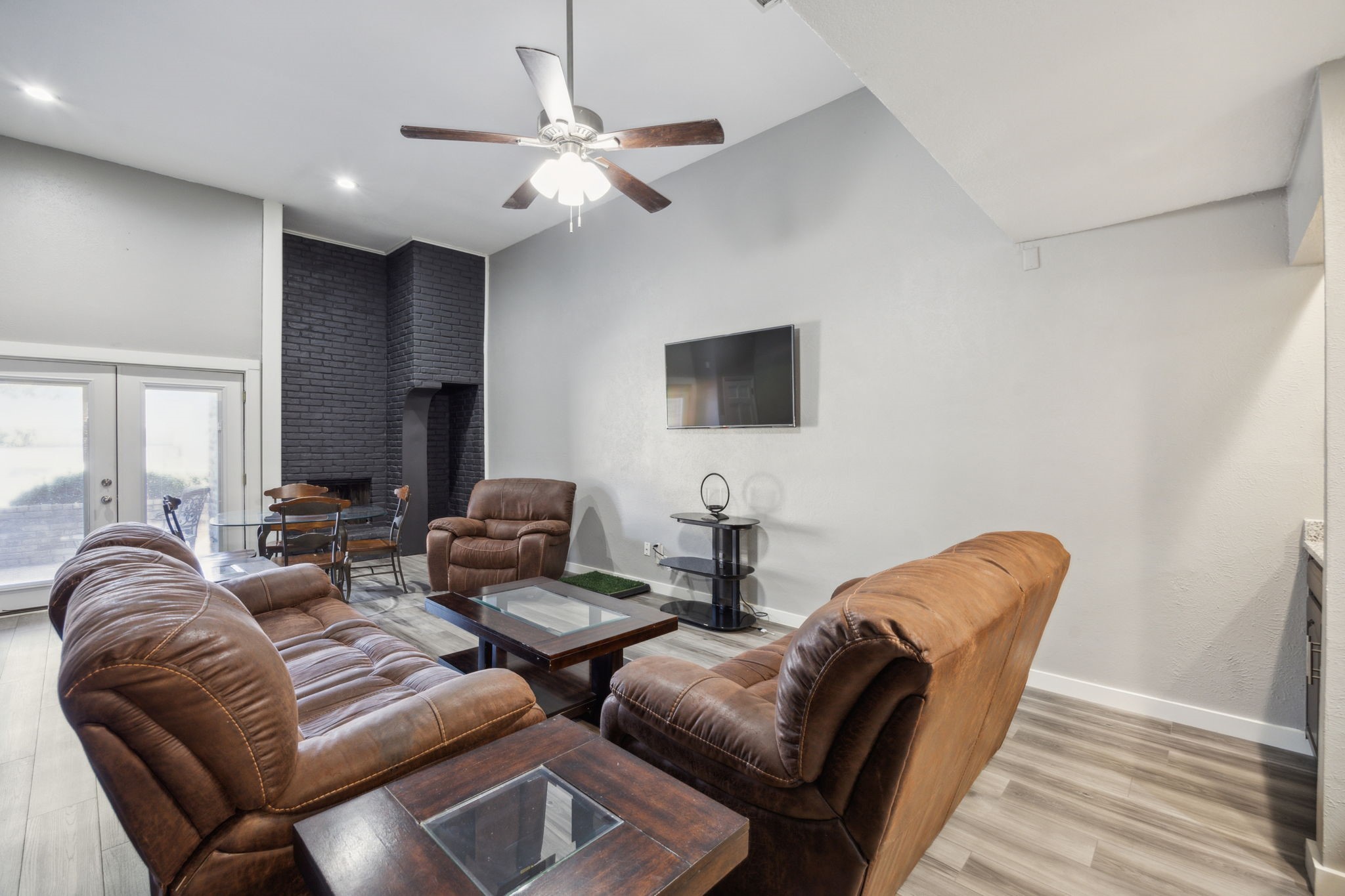 207 E Harwood Road 11