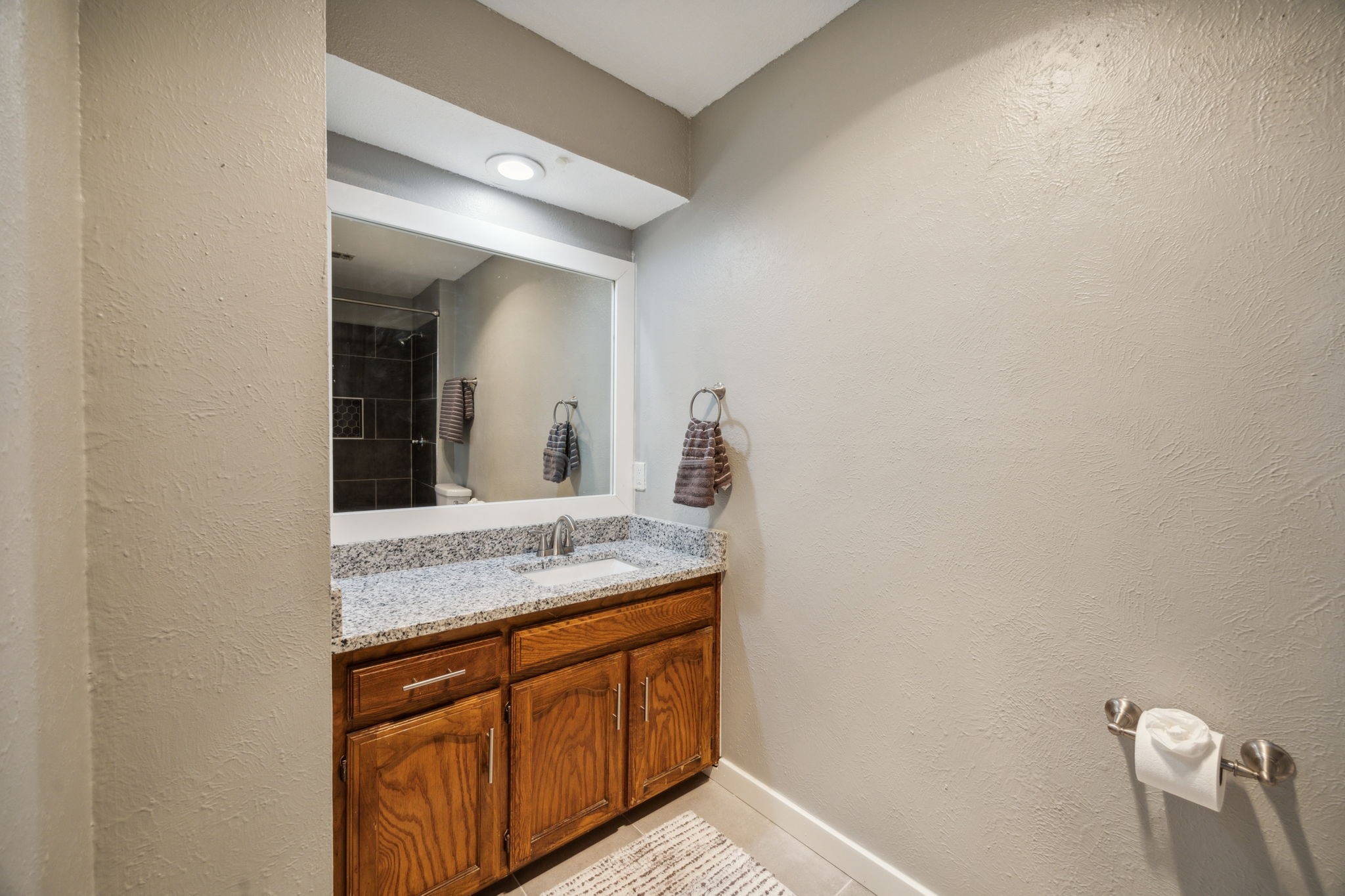 207 E Harwood Road 11