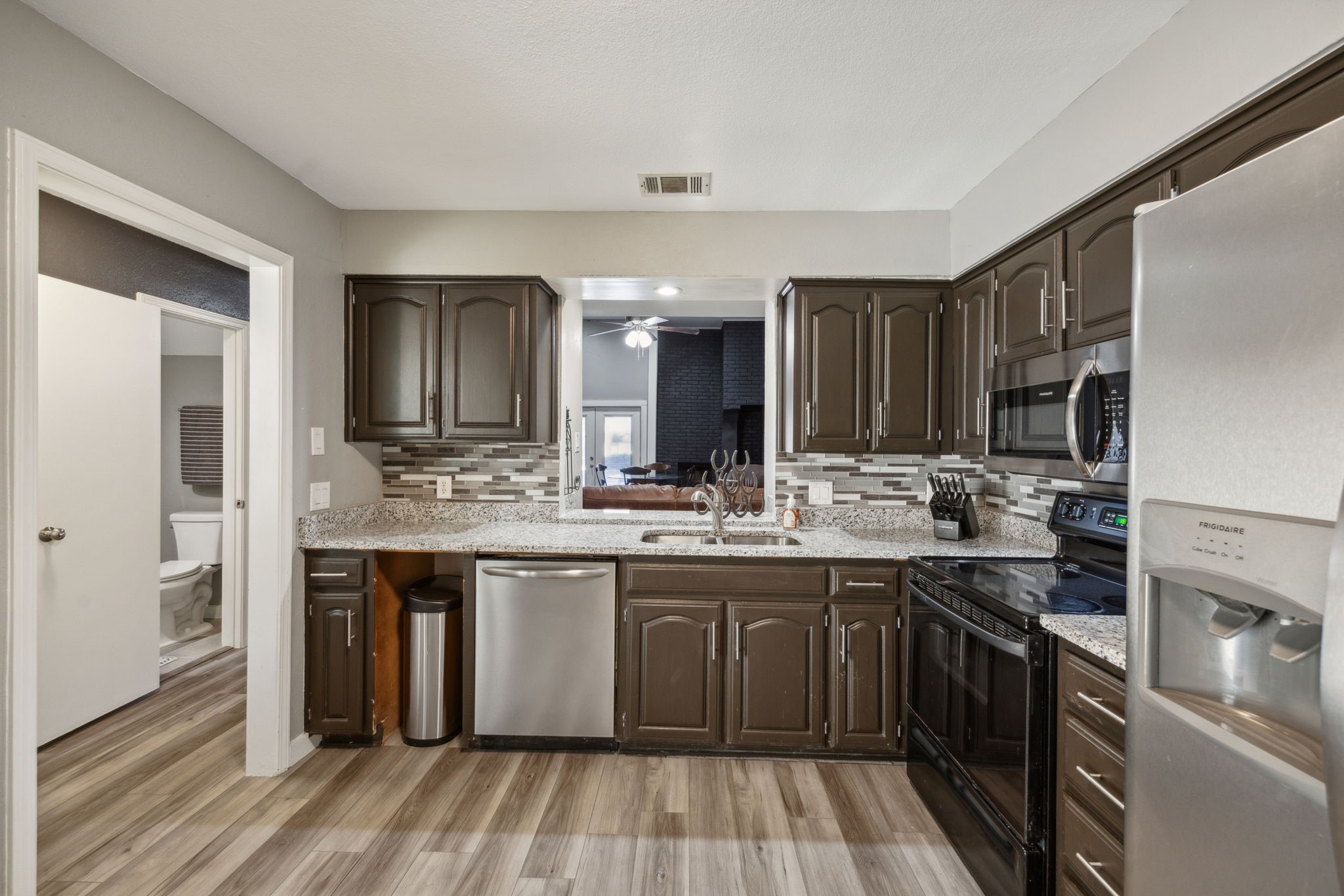 207 E Harwood Road 11