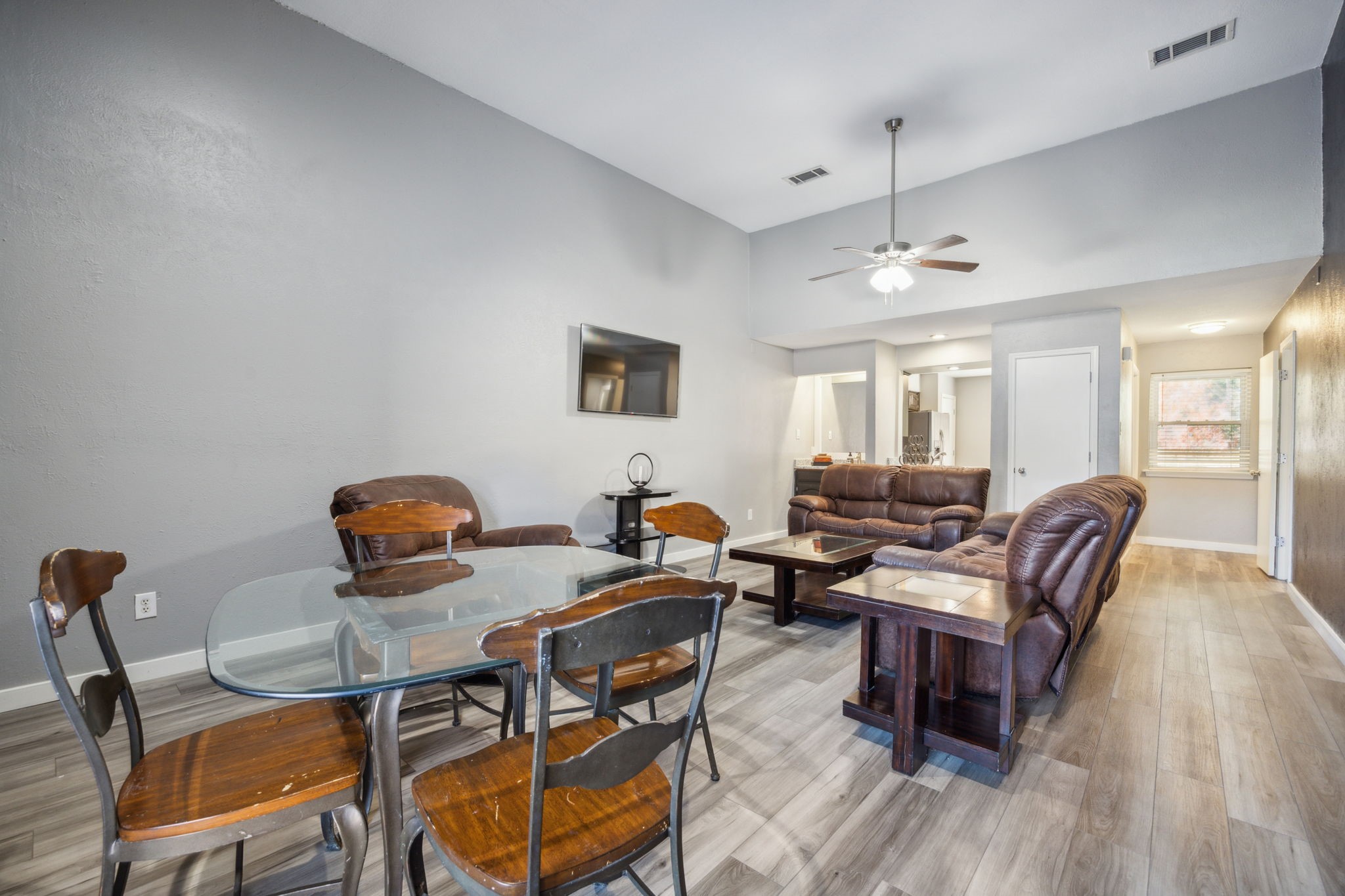 207 E Harwood Road 11