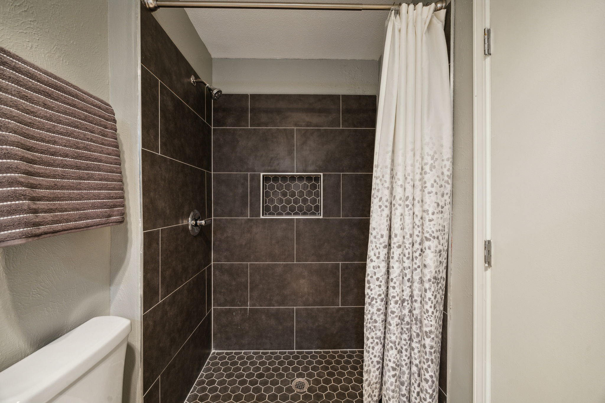 207 E Harwood Road 11