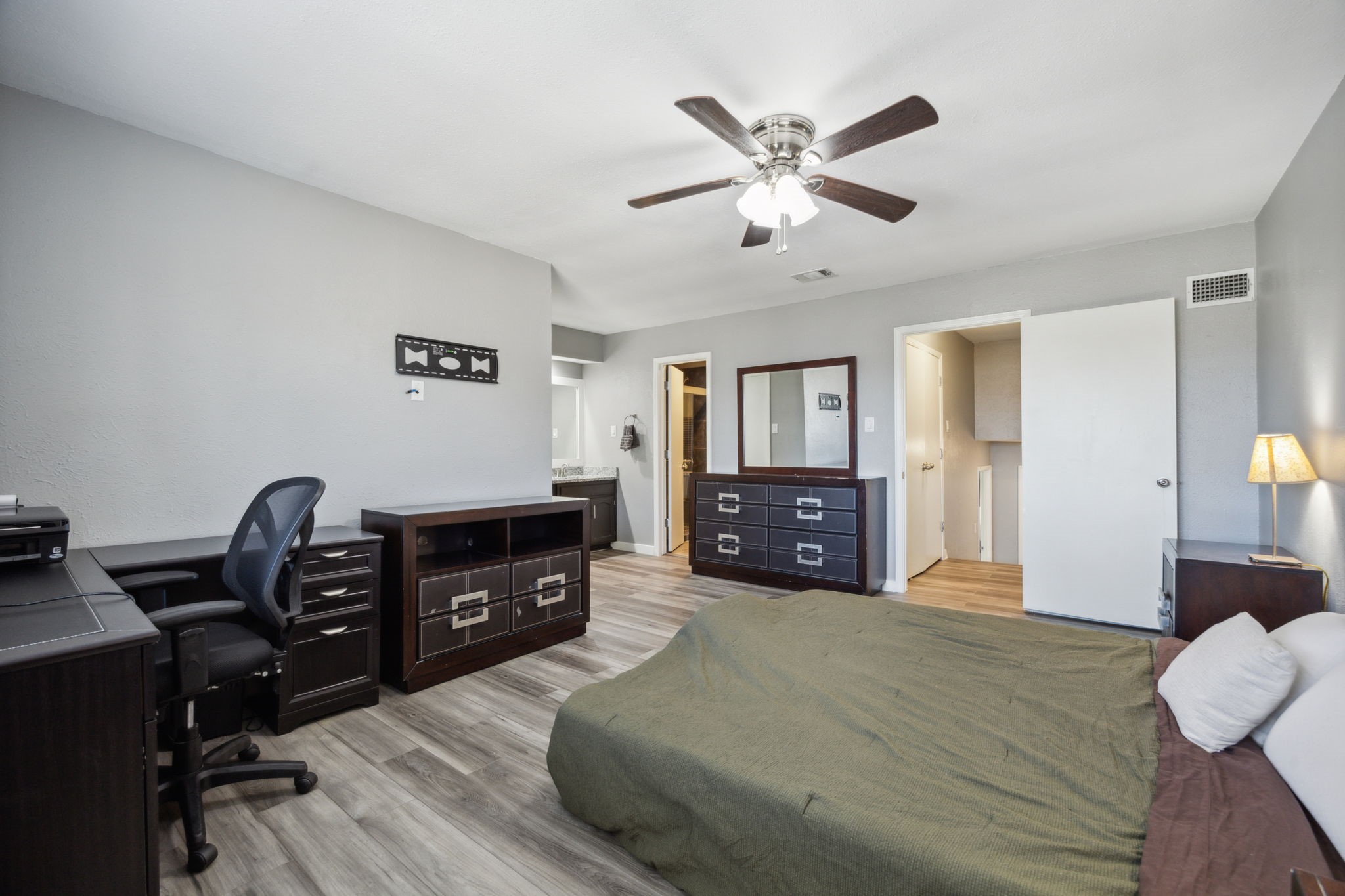 207 E Harwood Road 11