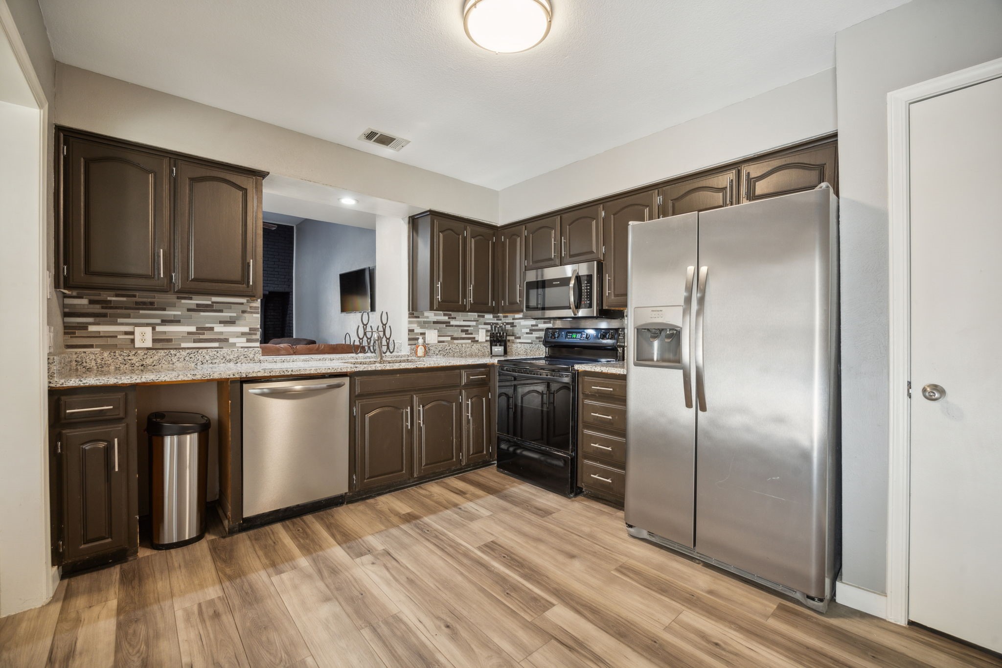 207 E Harwood Road 11