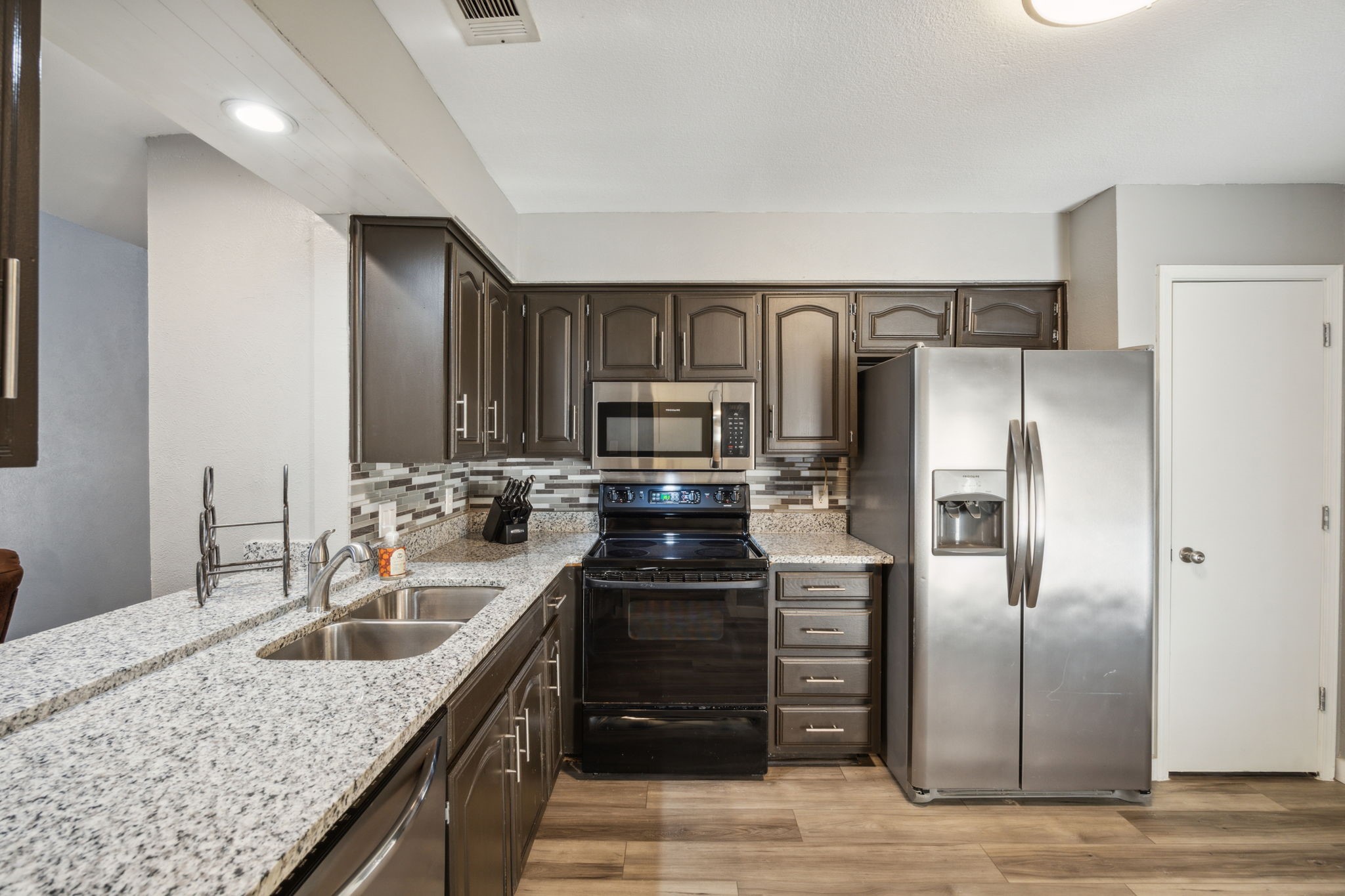 207 E Harwood Road 11