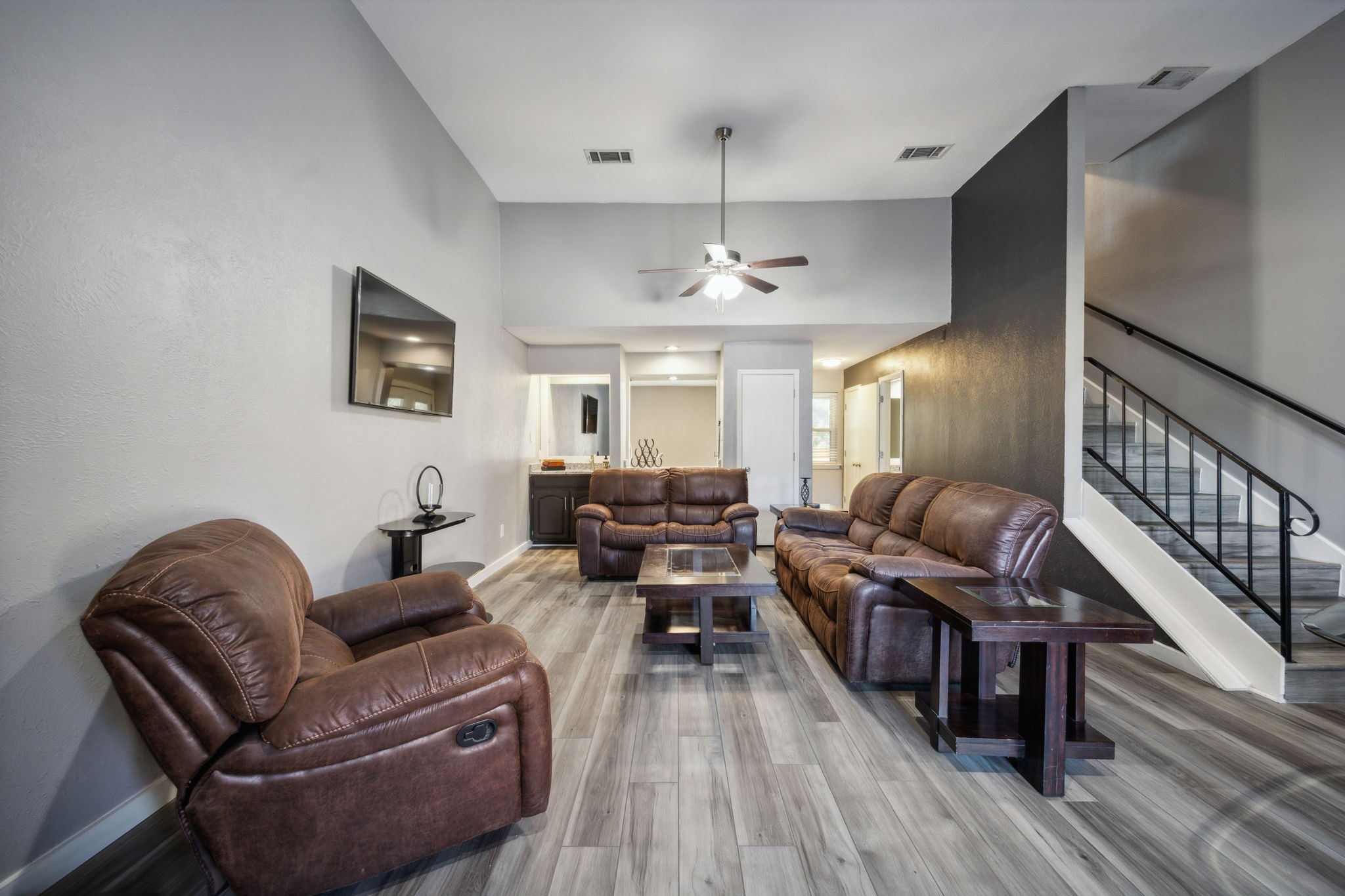 207 E Harwood Road 11