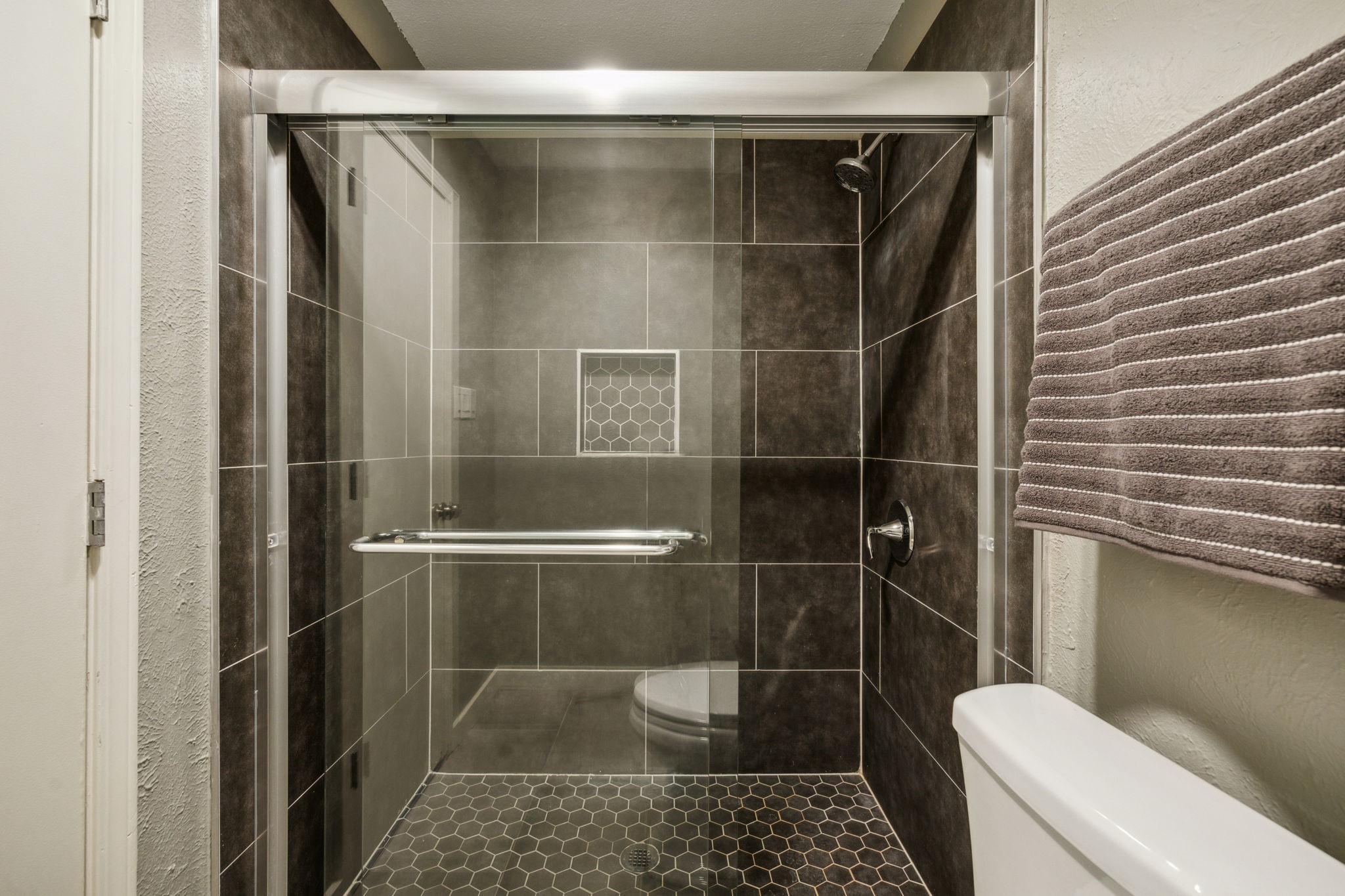 207 E Harwood Road 11