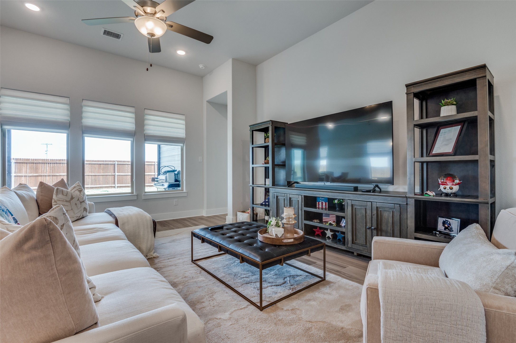 918 Hawthorn Lane