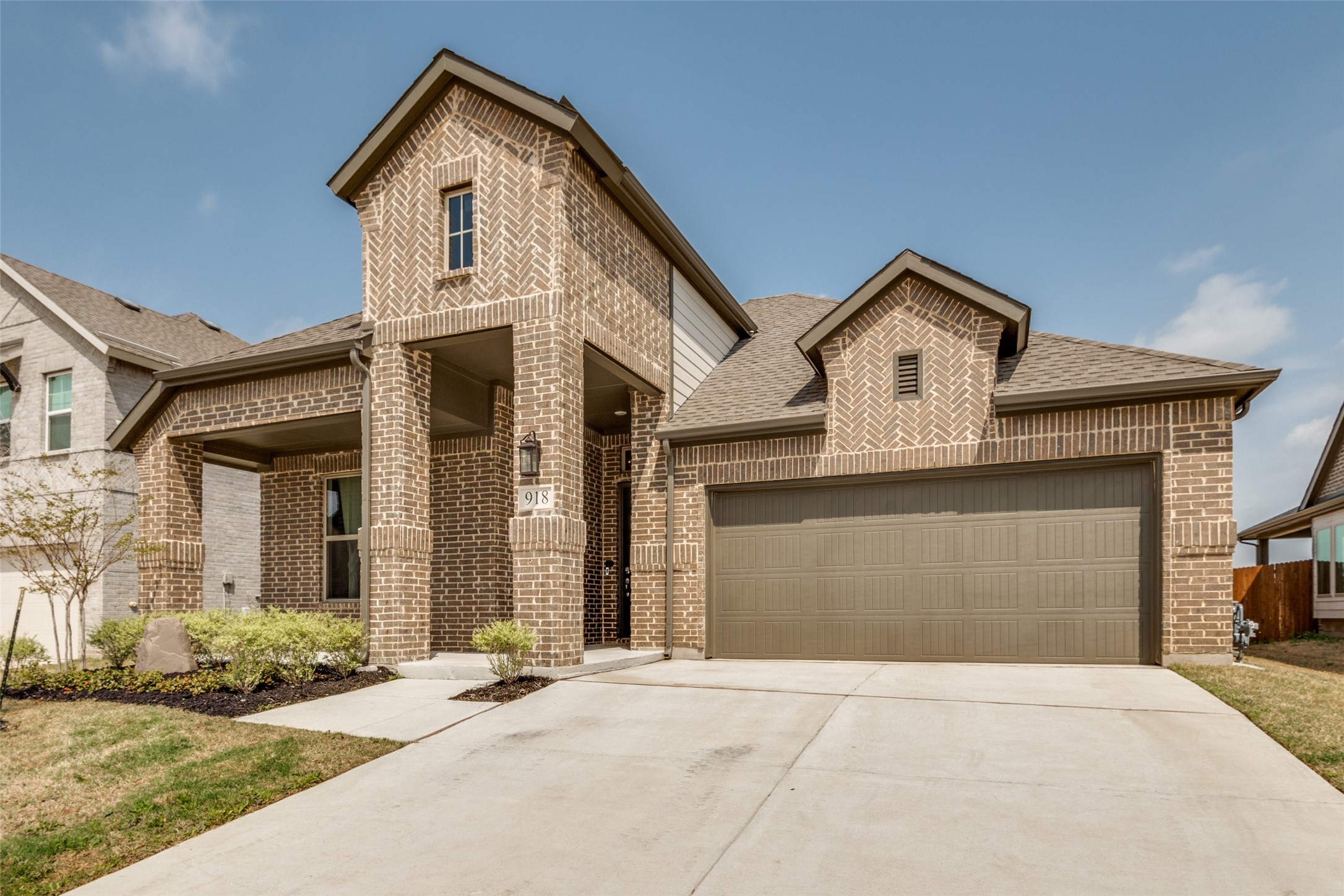 918 Hawthorn Lane