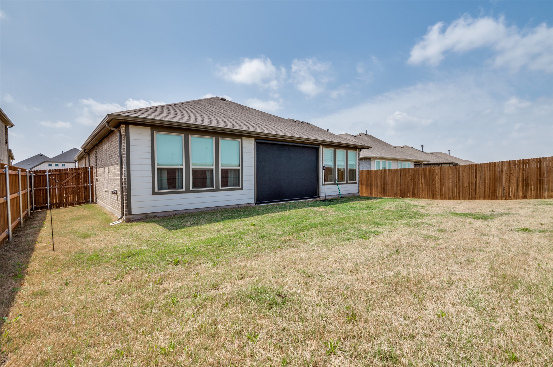918 Hawthorn Lane