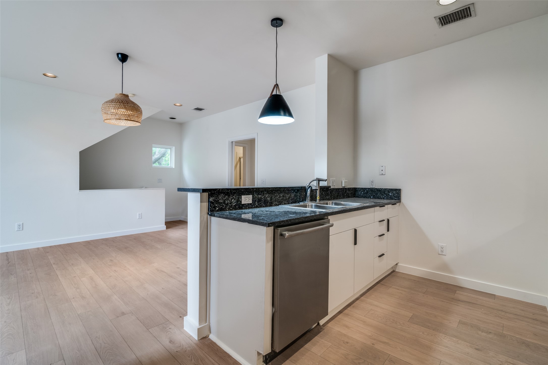 3251 Cambrick Street 13