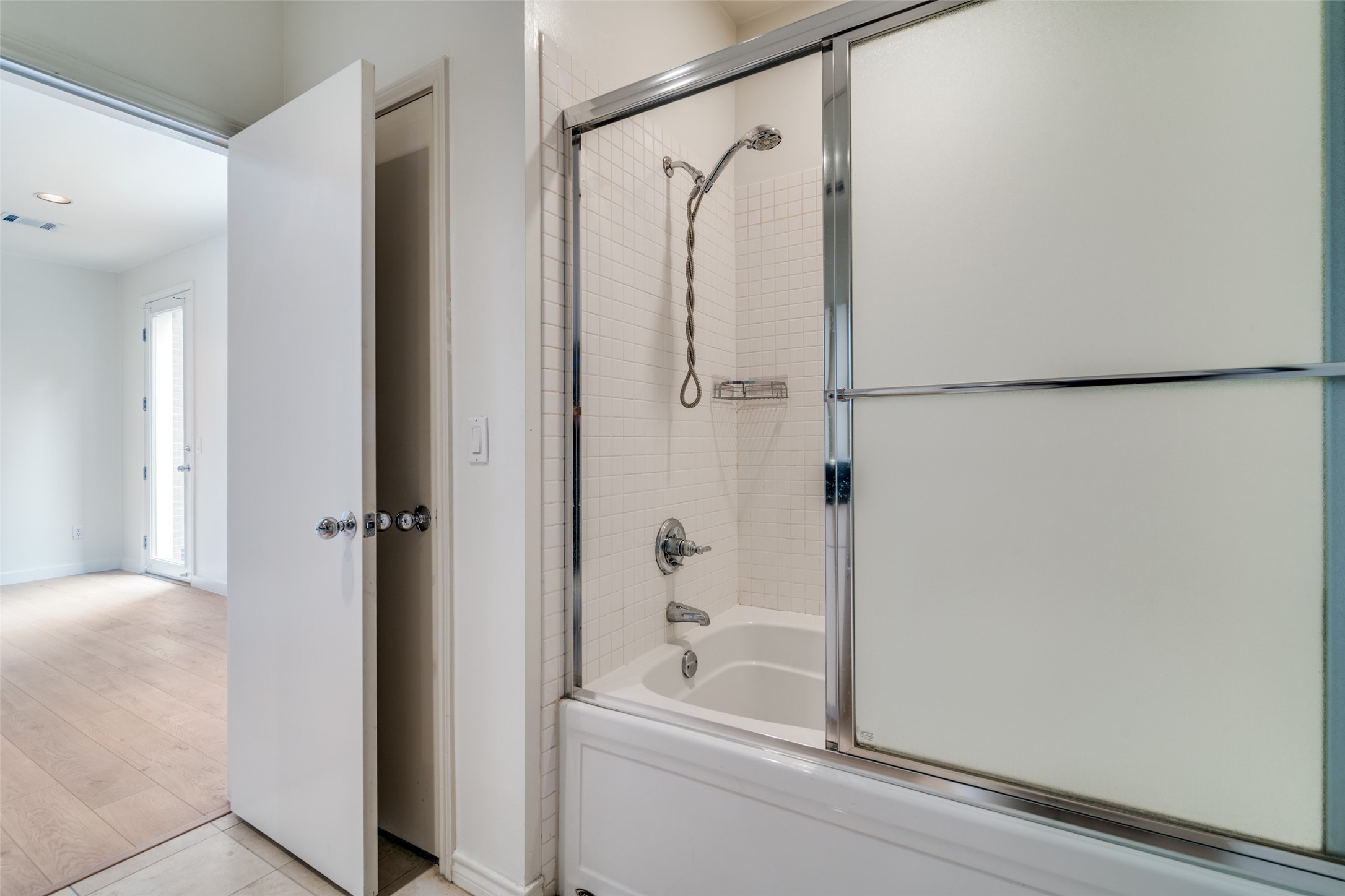 3251 Cambrick Street 13