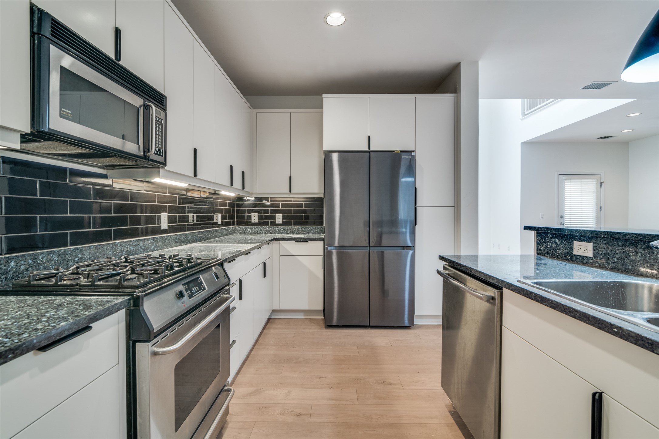 3251 Cambrick Street 13