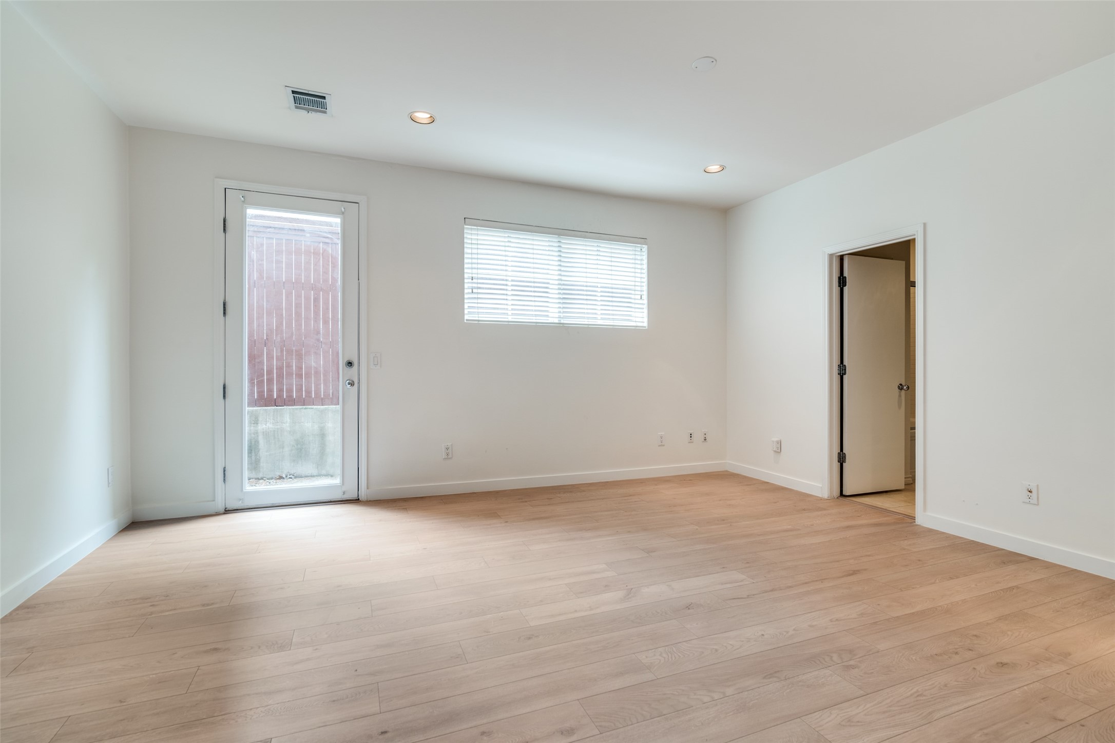 3251 Cambrick Street 13