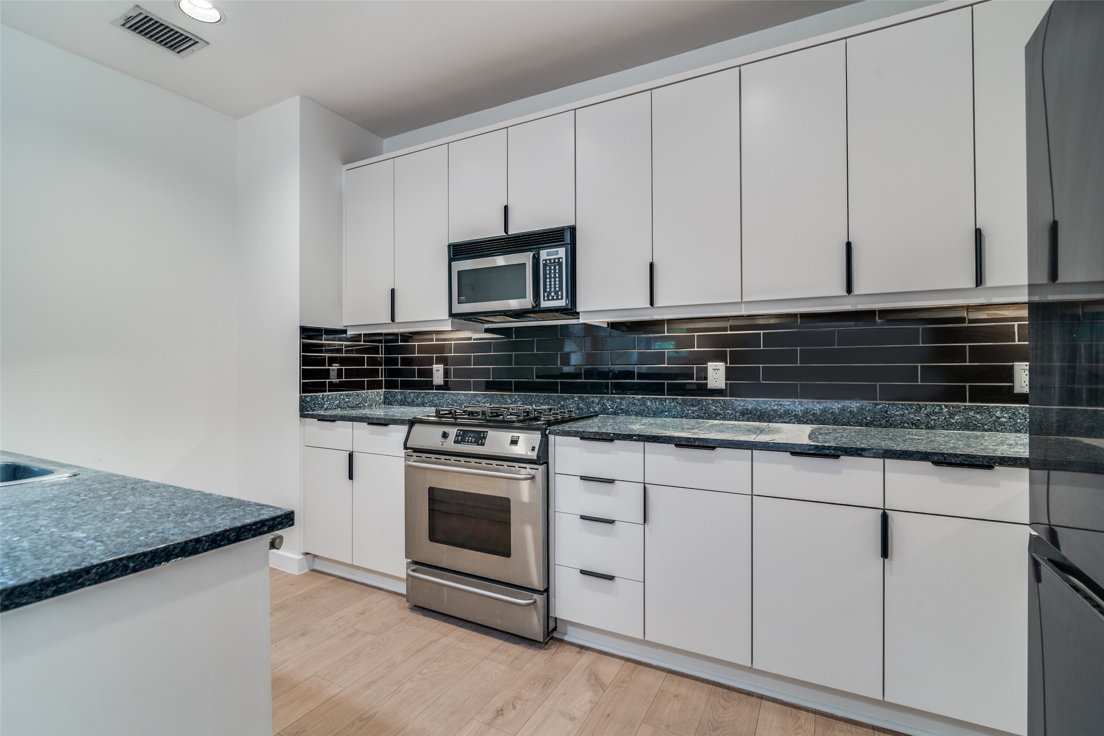 3251 Cambrick Street 13