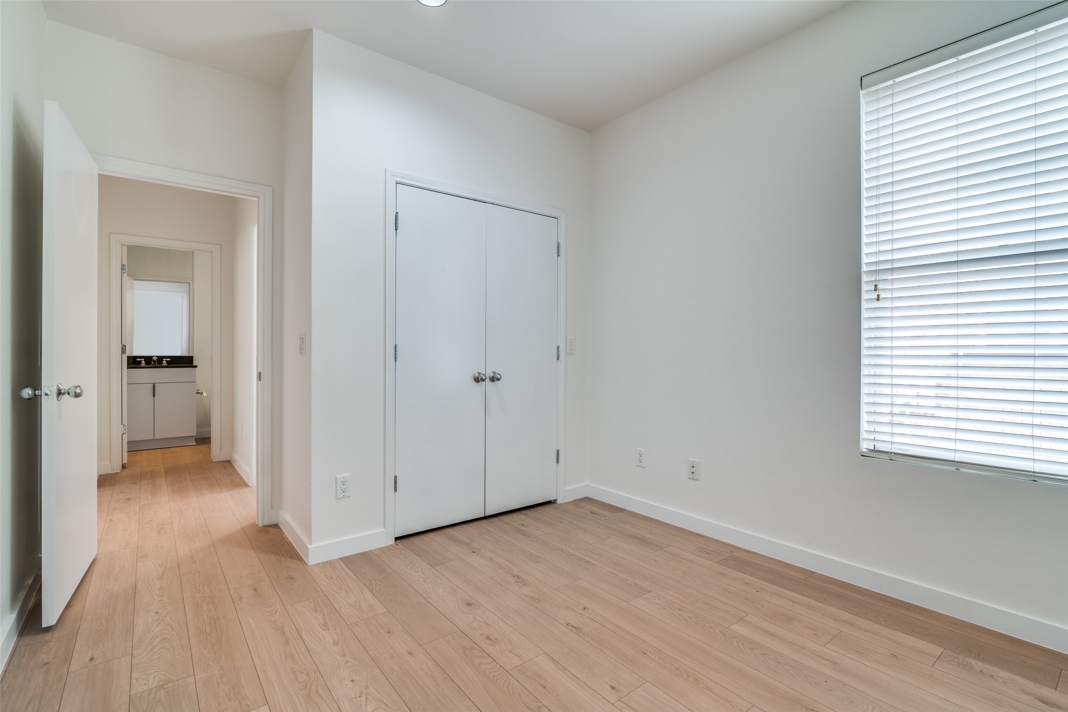 3251 Cambrick Street 13