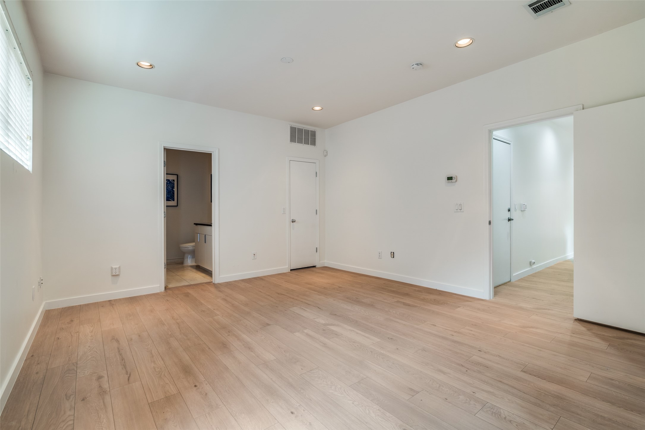 3251 Cambrick Street 13