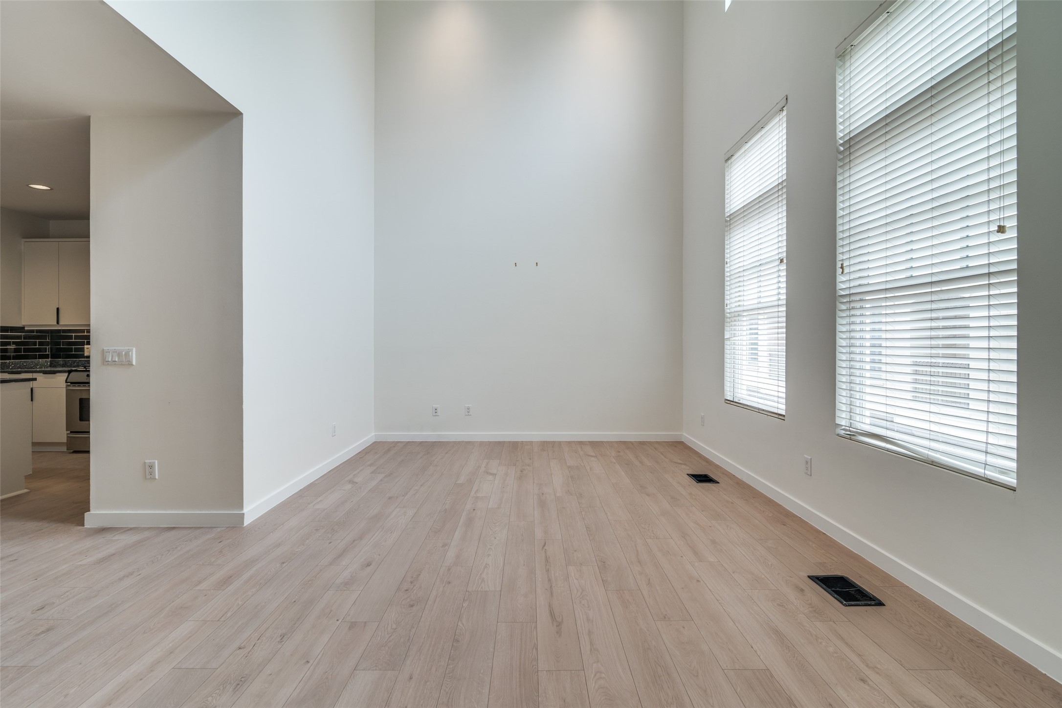 3251 Cambrick Street 13