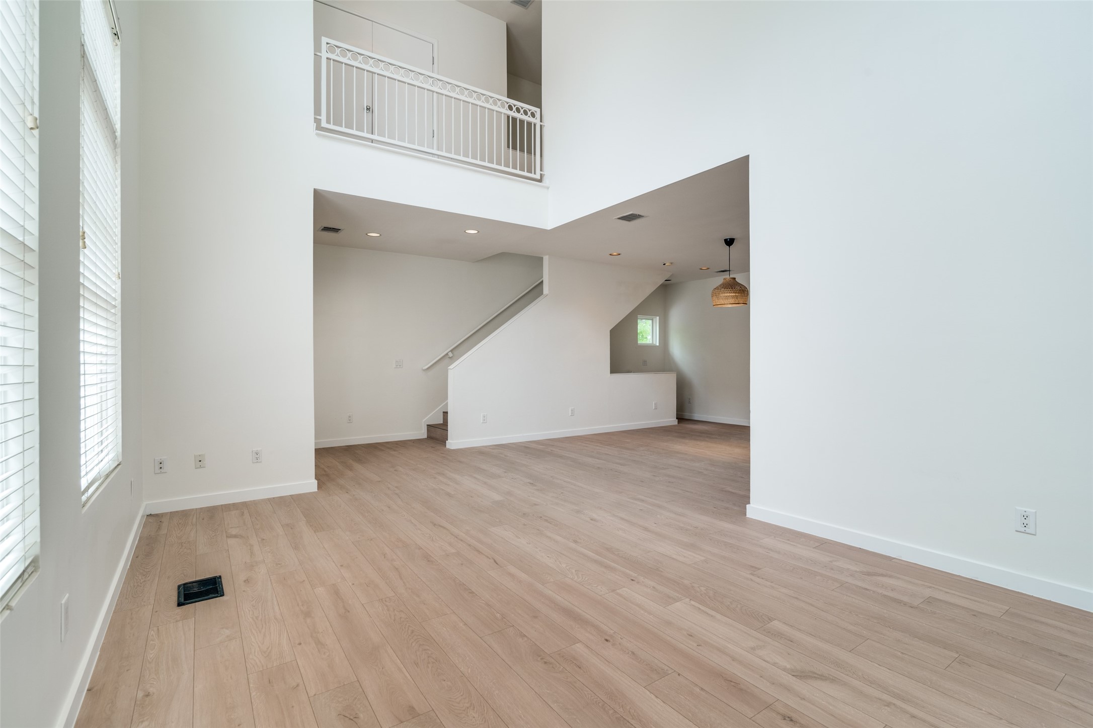 3251 Cambrick Street 13