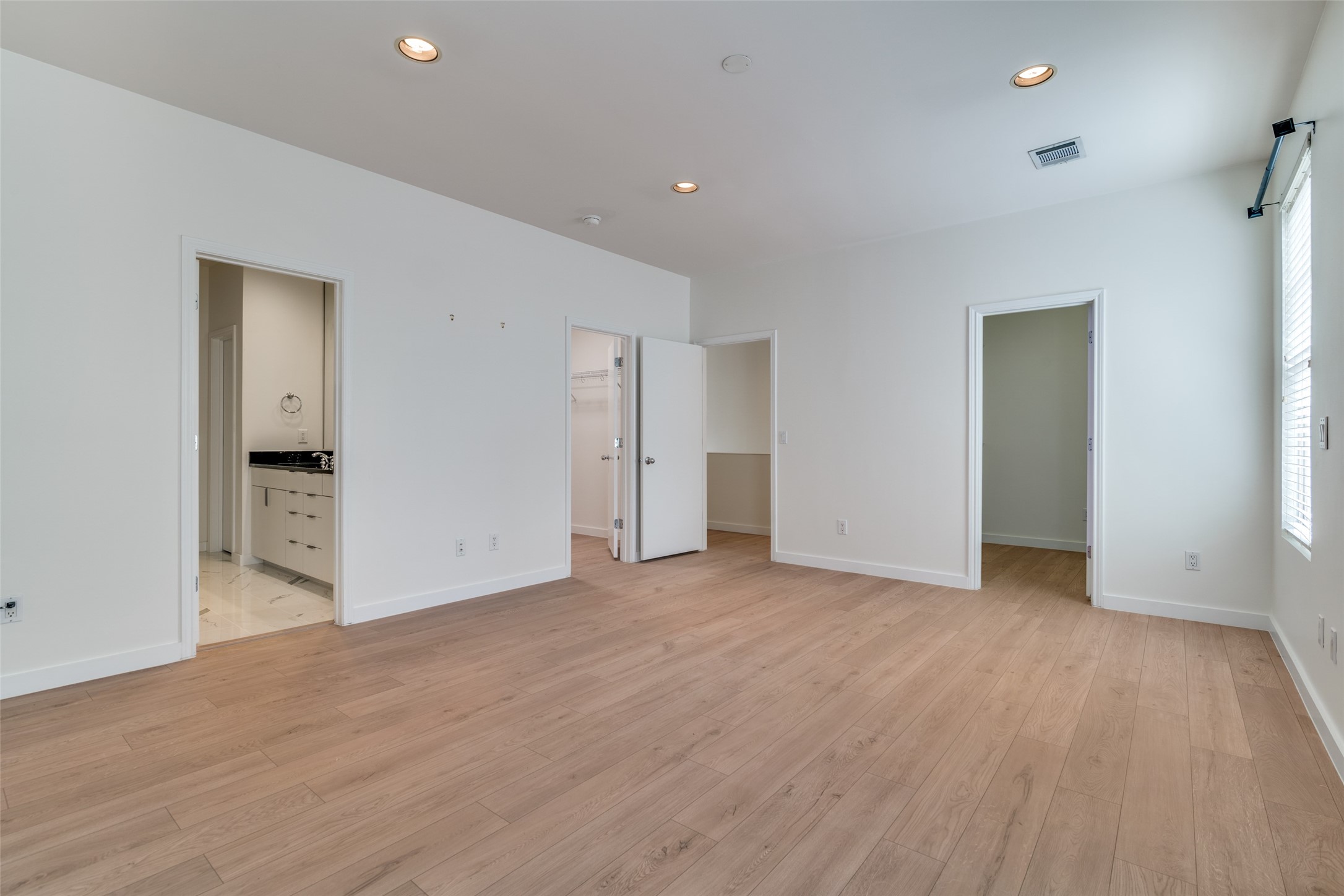 3251 Cambrick Street 13