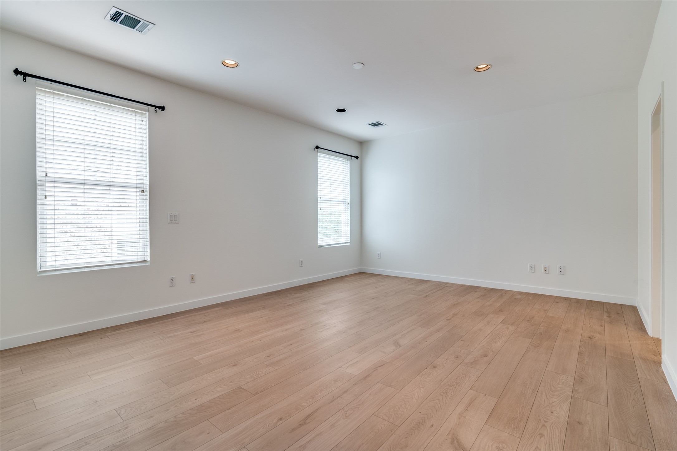 3251 Cambrick Street 13