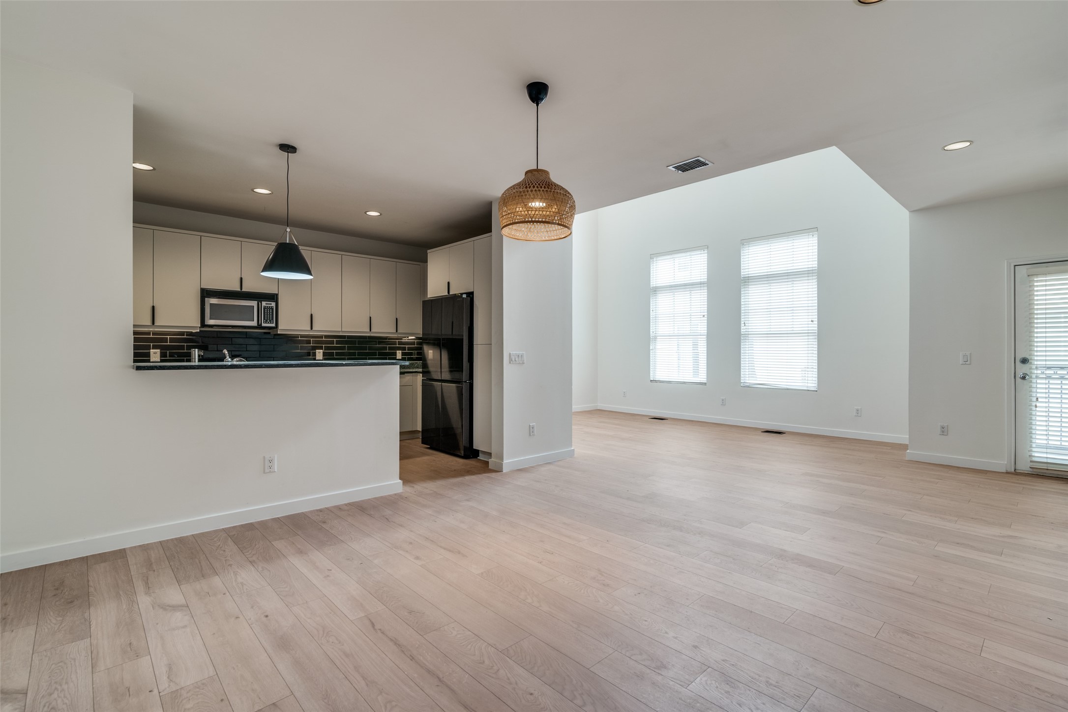 3251 Cambrick Street 13