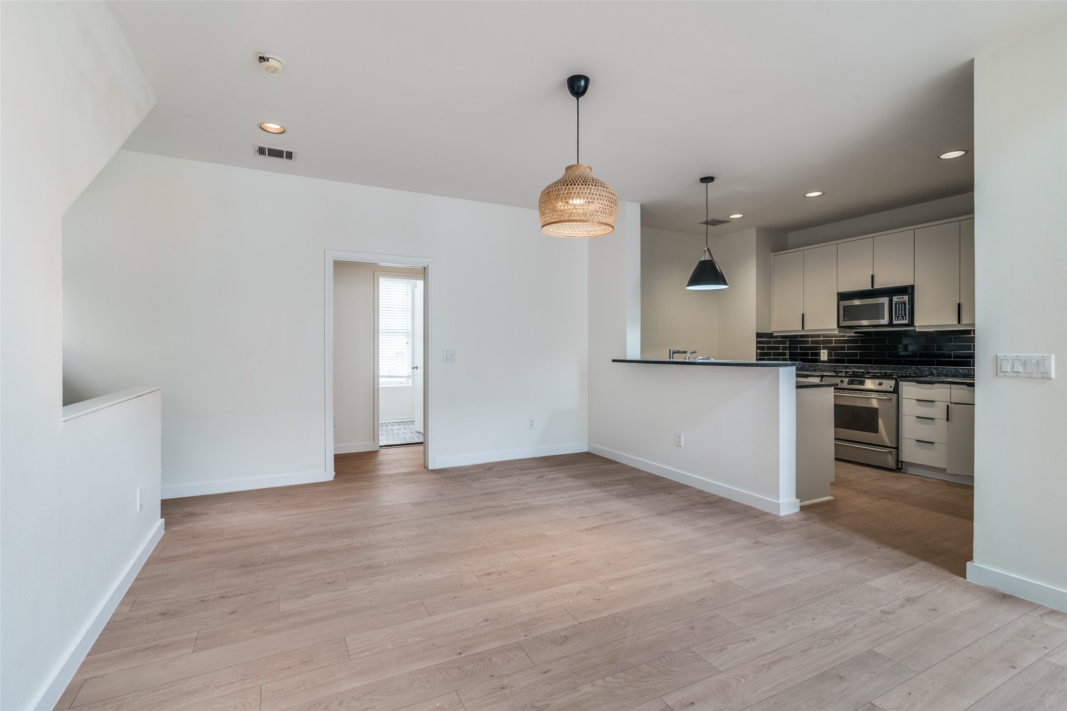 3251 Cambrick Street 13