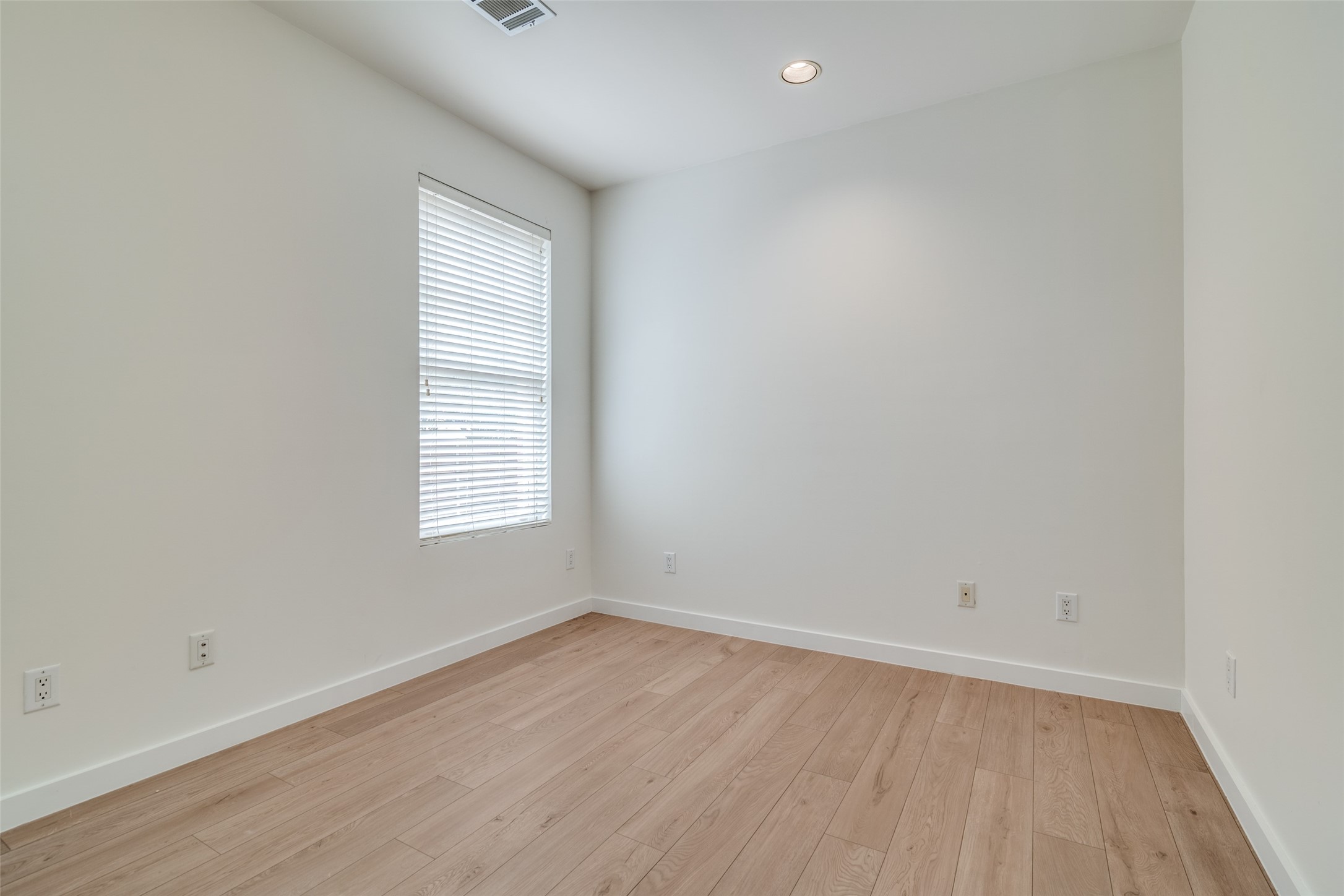 3251 Cambrick Street 13