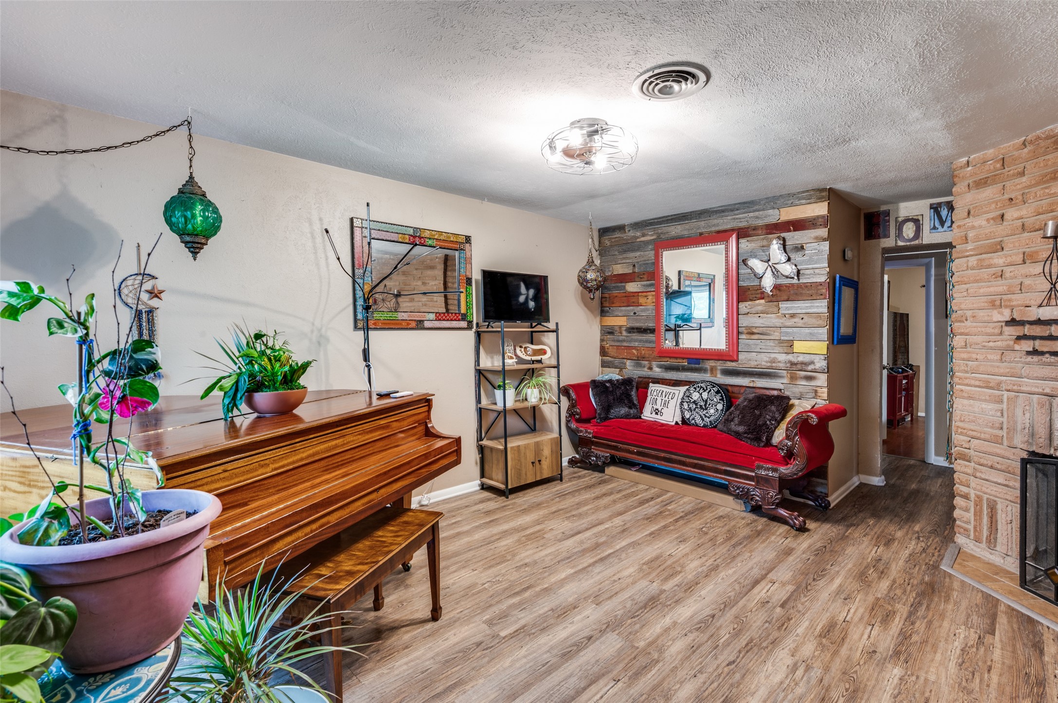 7037 Crabtree Lane
