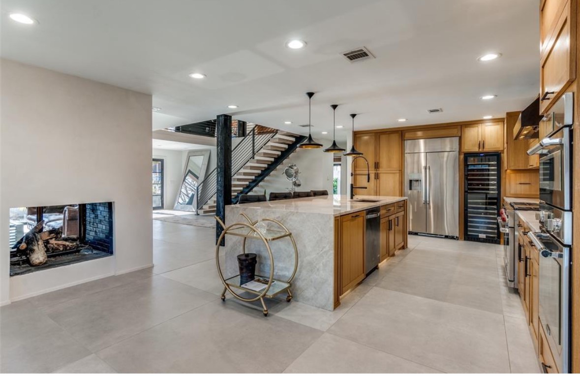 9611 Fallbrook Drive