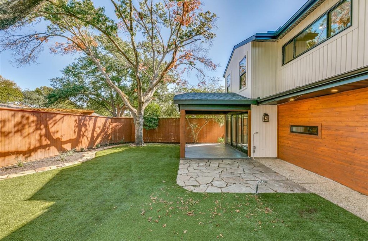 9611 Fallbrook Drive