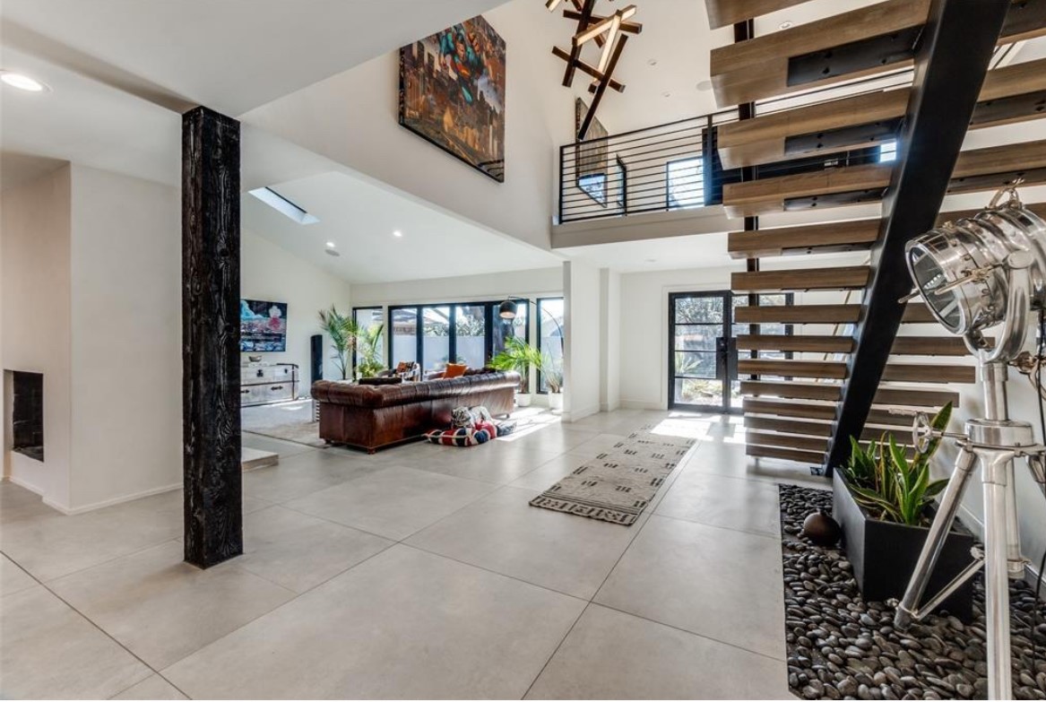 9611 Fallbrook Drive