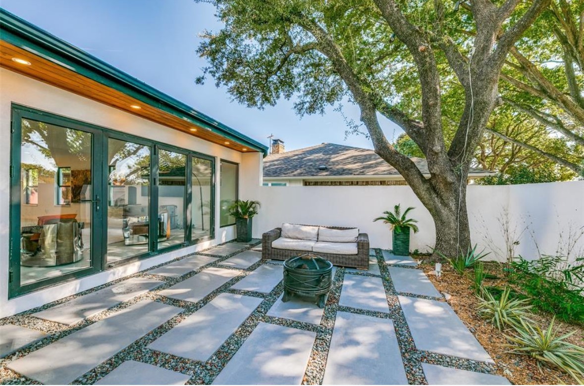 9611 Fallbrook Drive