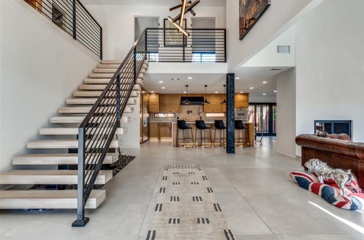 9611 Fallbrook Drive