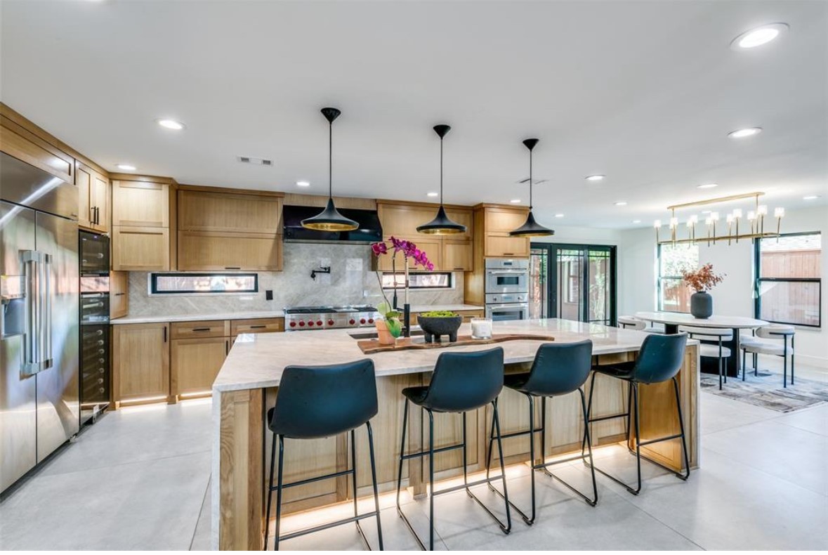 9611 Fallbrook Drive