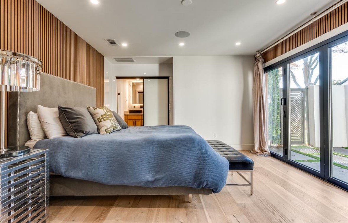 9611 Fallbrook Drive