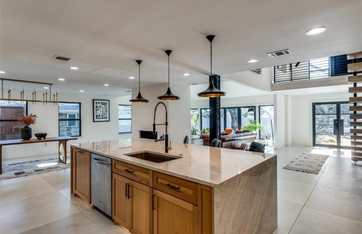 9611 Fallbrook Drive